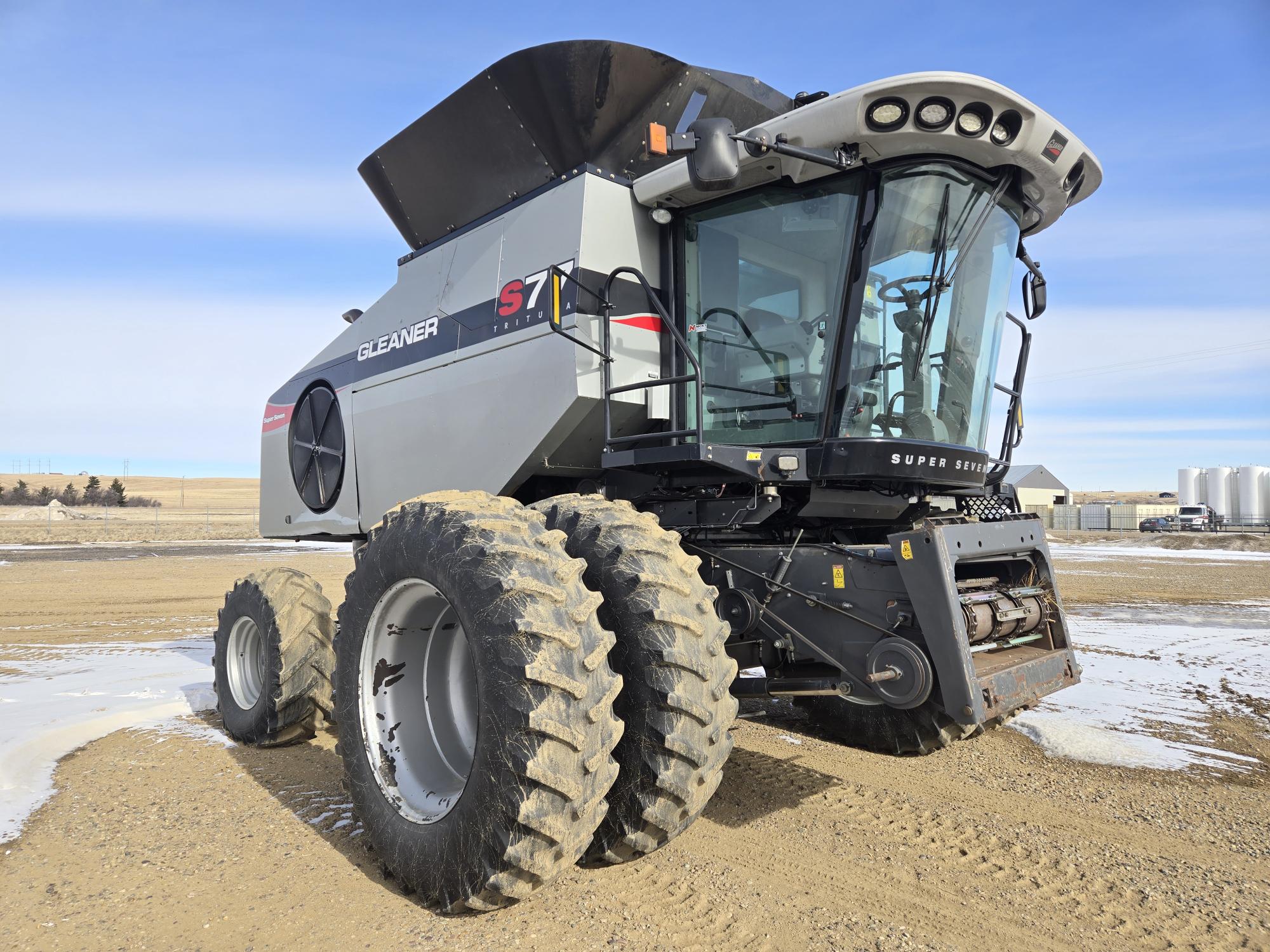 2011 AGCO Gleaner S77 Combine