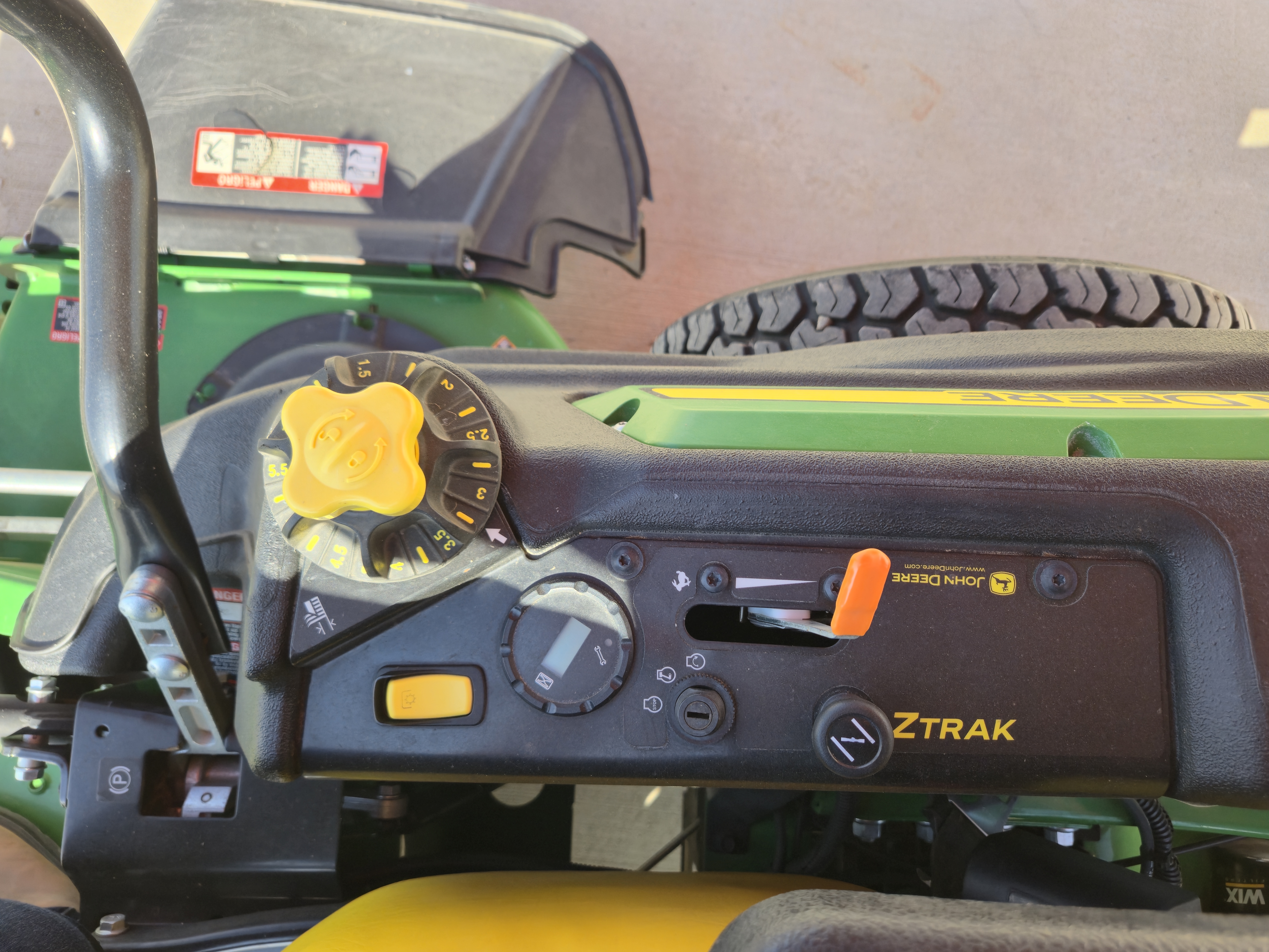 2021 John Deere Z915E Mower/Zero Turn