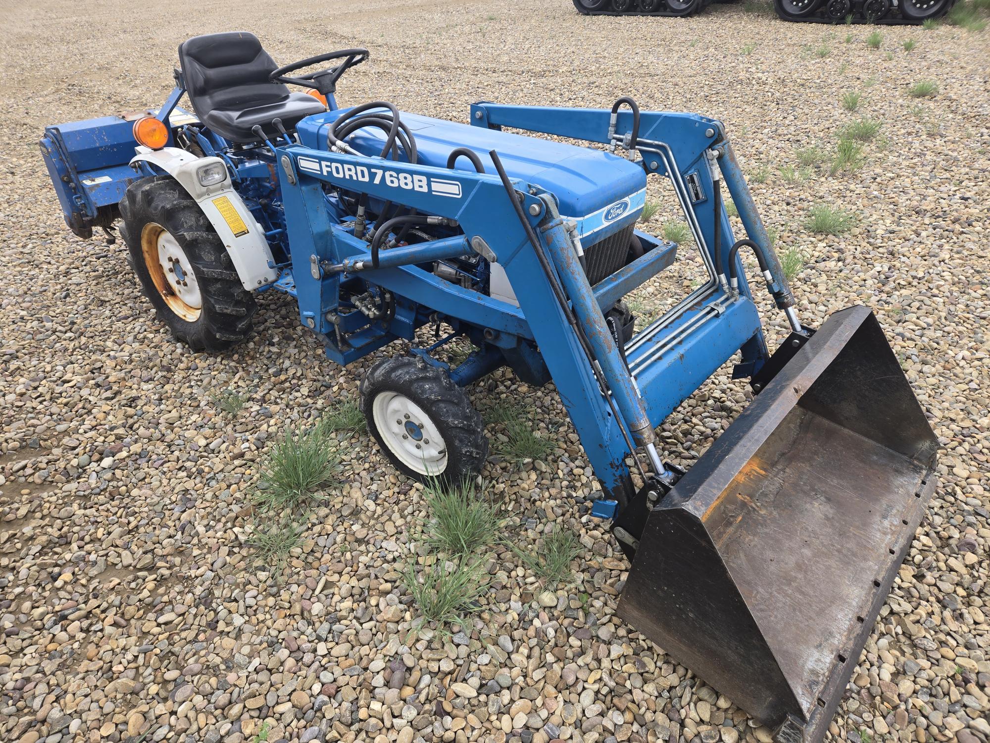 1985 New Holland 1210 Tractor
