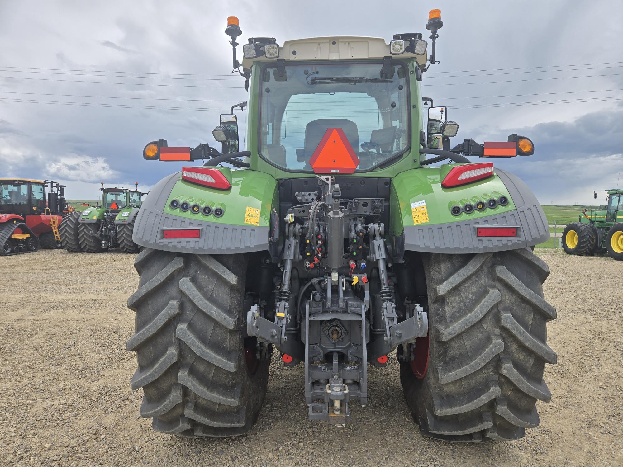 2025 Fendt 724 Gen7 Tractor
