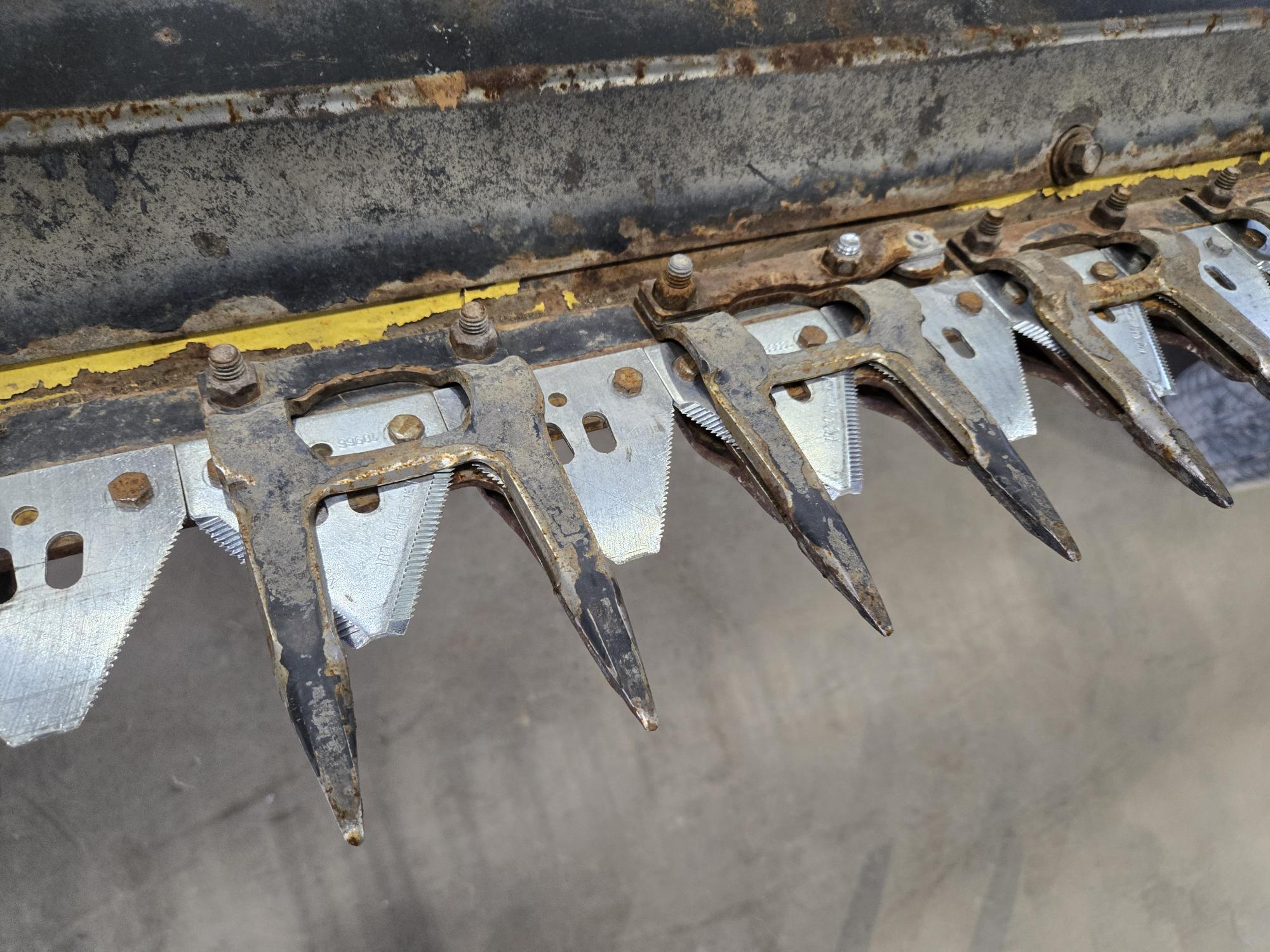 2010 John Deere R450 Windrower