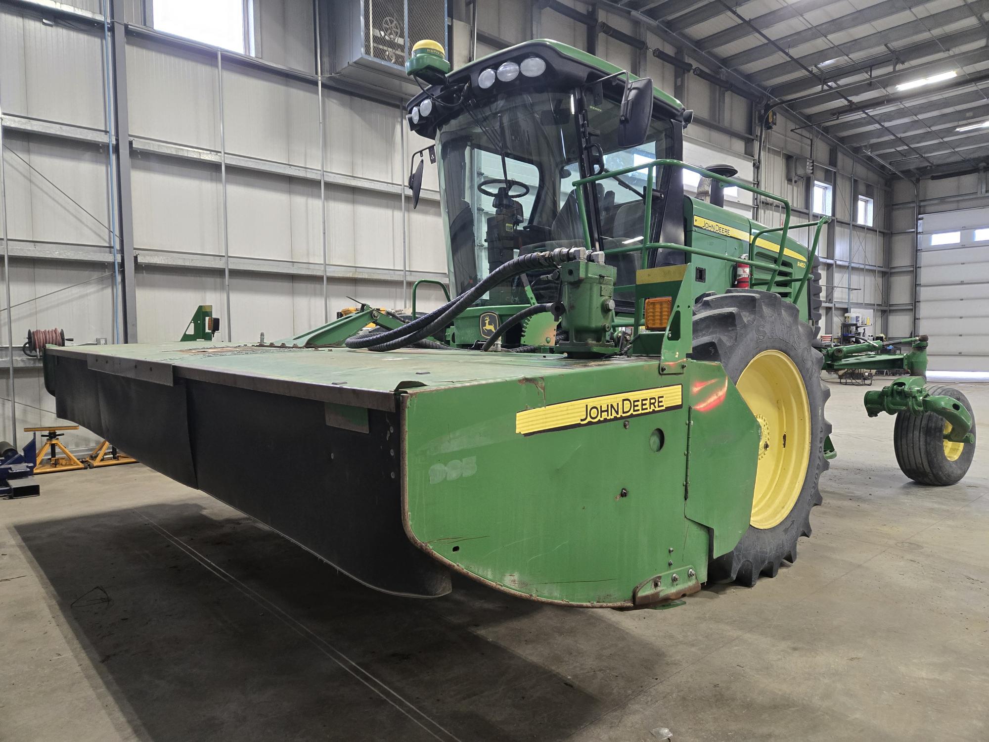 2010 John Deere R450 Windrower