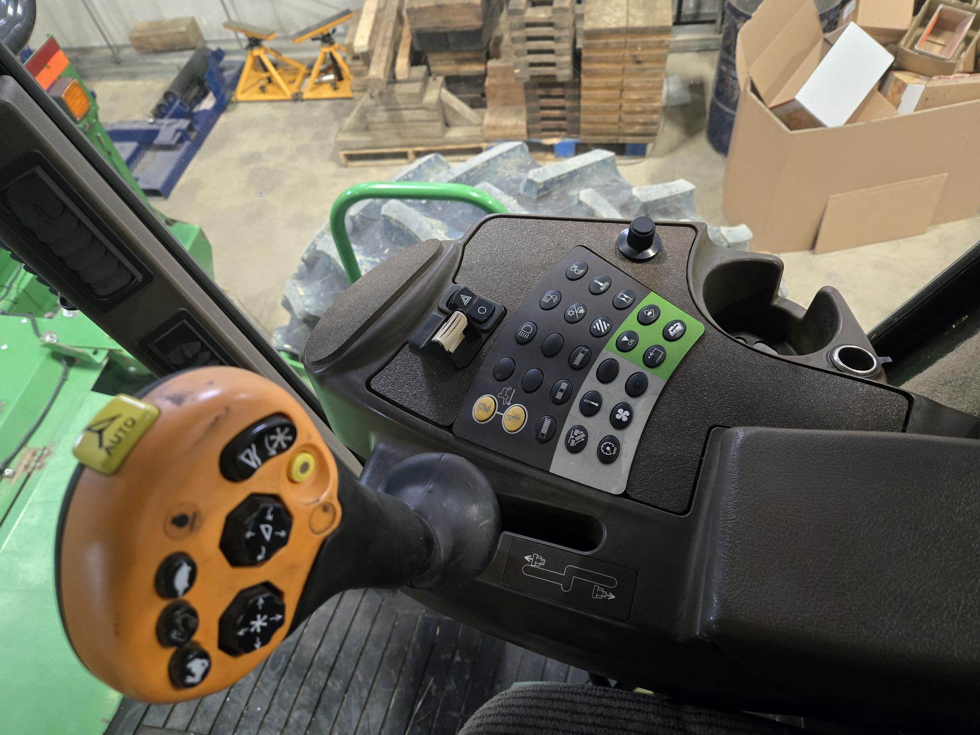 2010 John Deere R450 Windrower