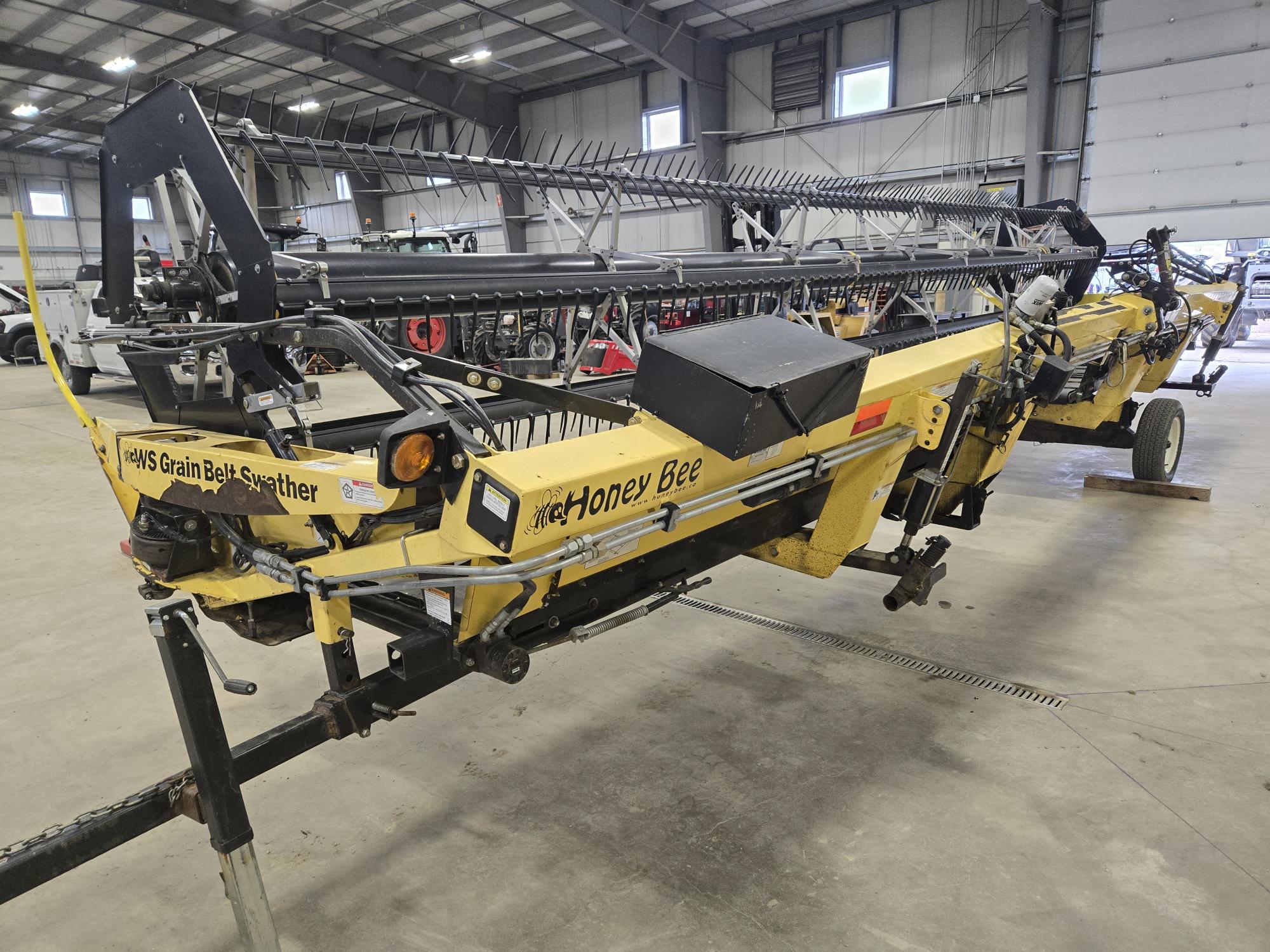 2010 John Deere R450 Windrower