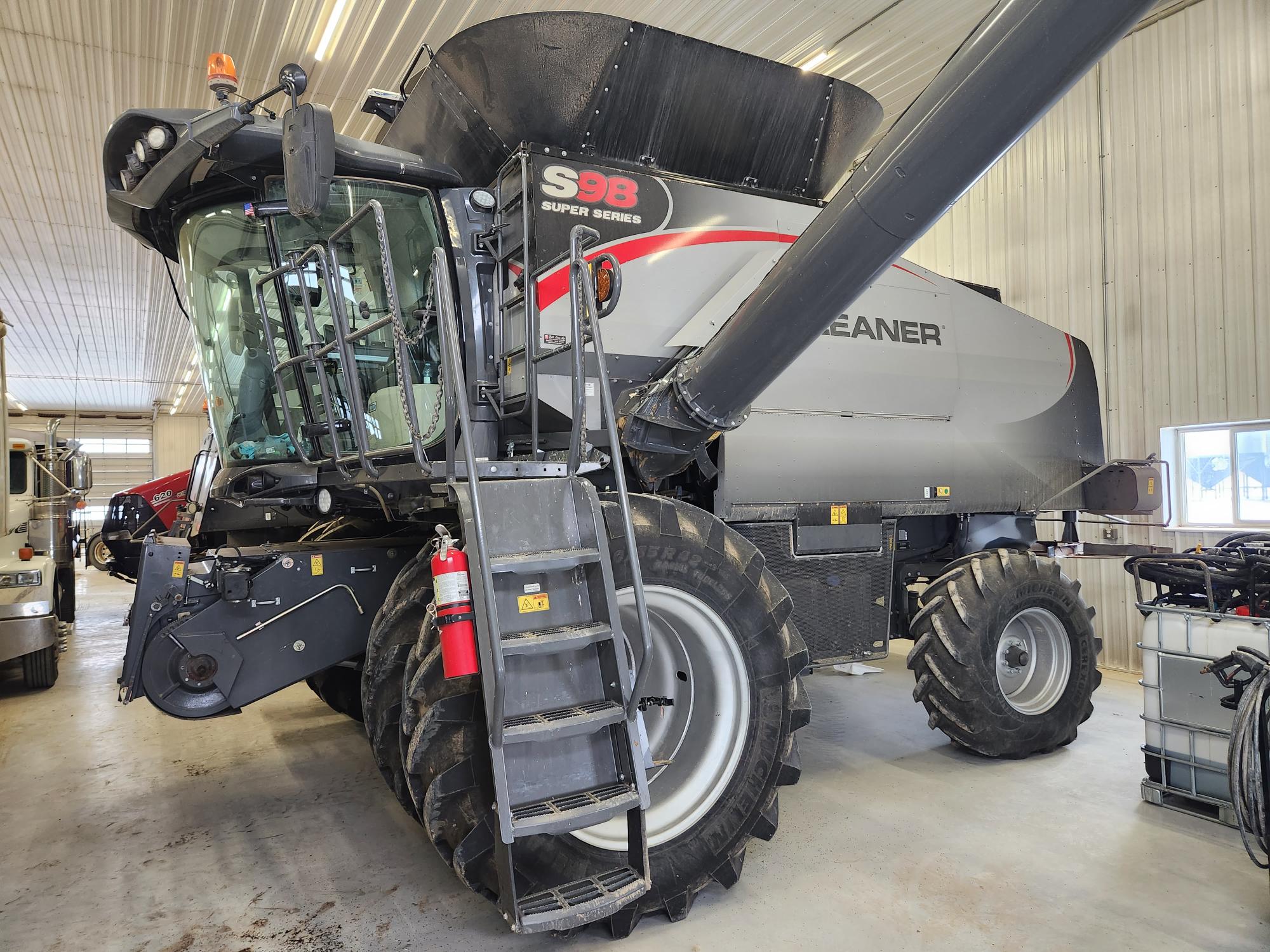 2017 AGCO Gleaner S98 Combine