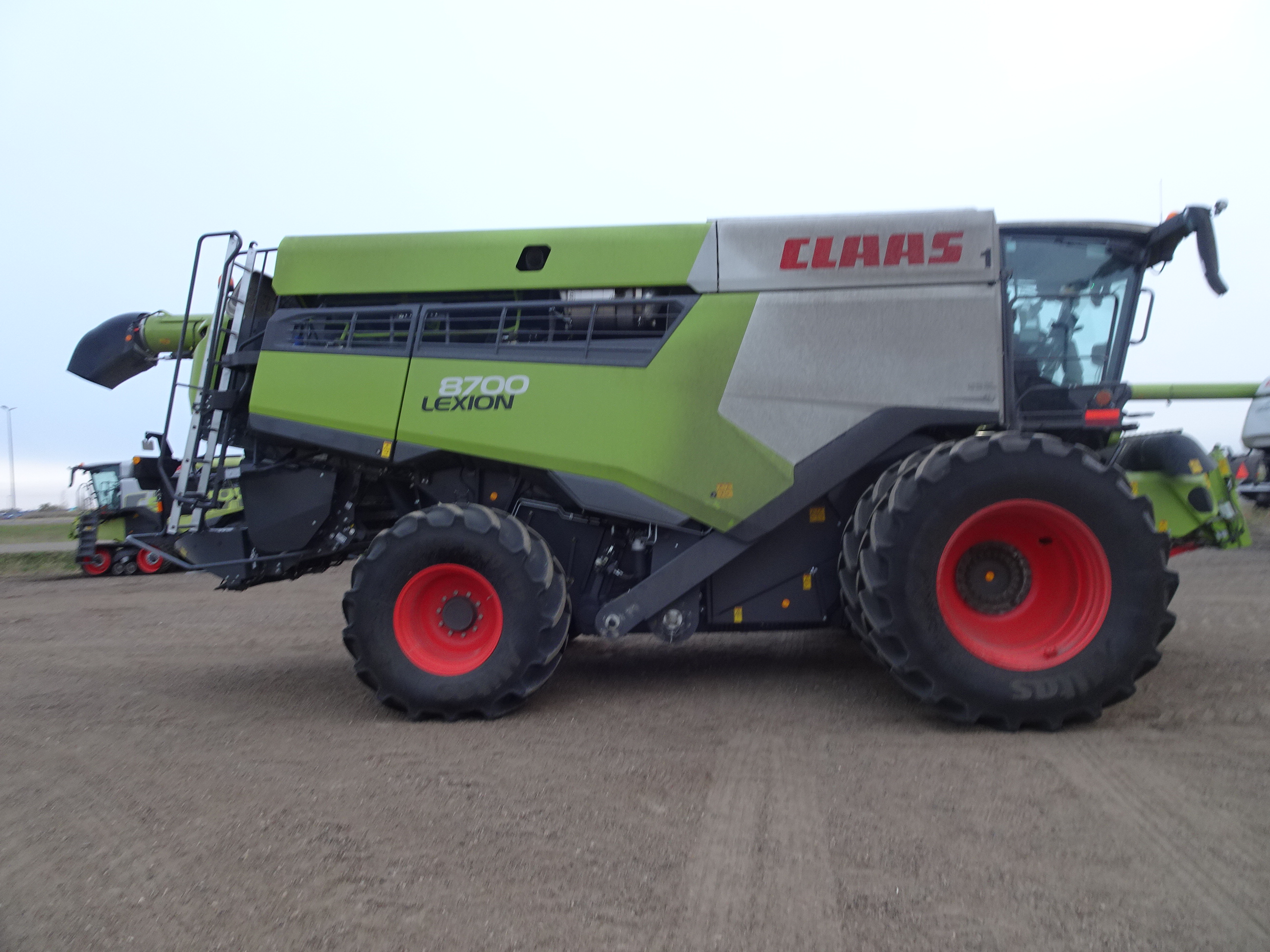 2023 CLAAS 8700 Combine