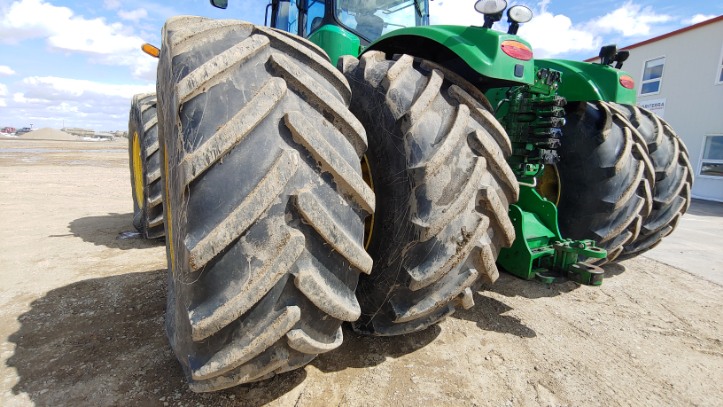 2012 John Deere 9560R Tractor 4WD