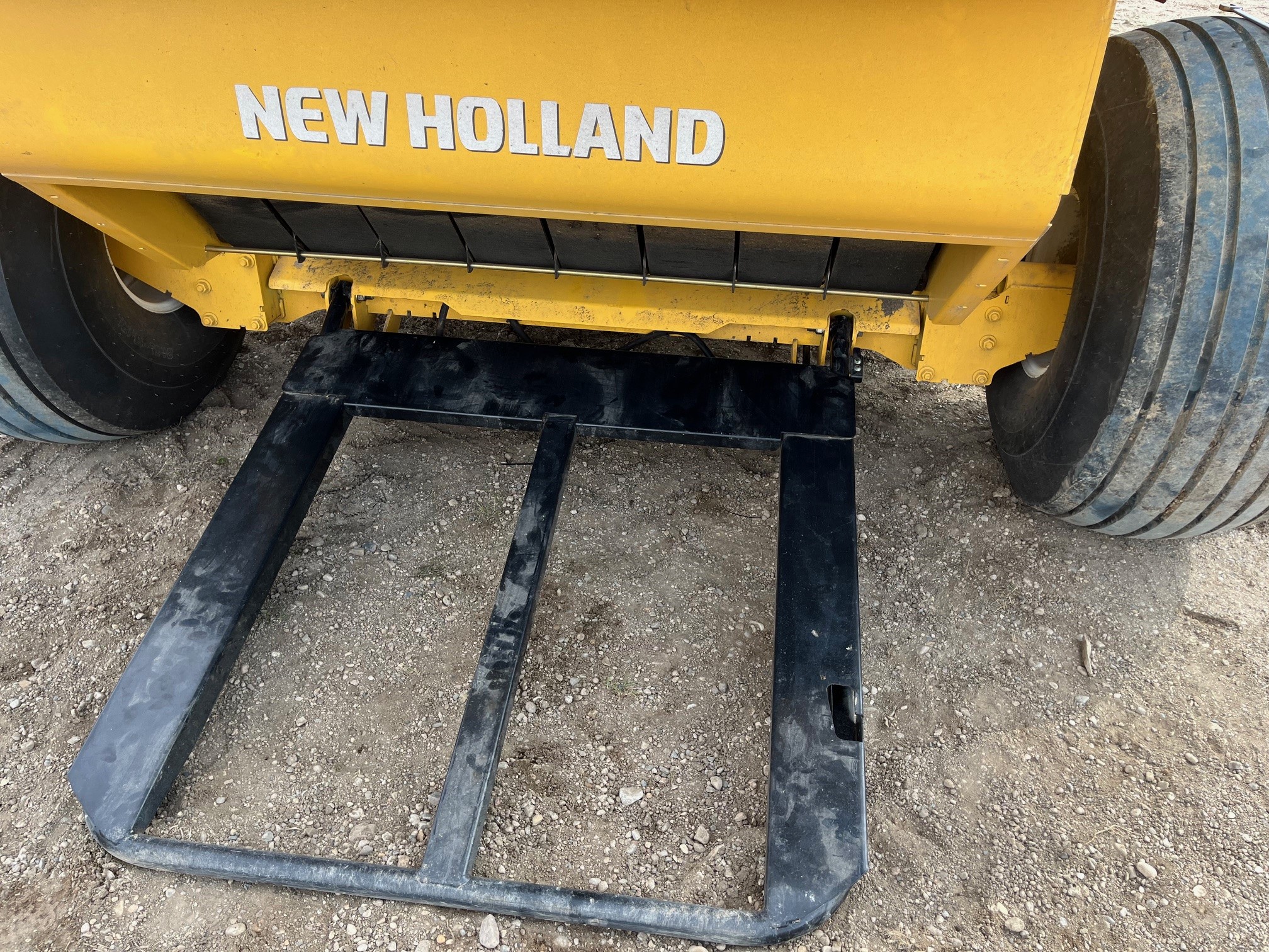 2022 New Holland 560 Baler/Round