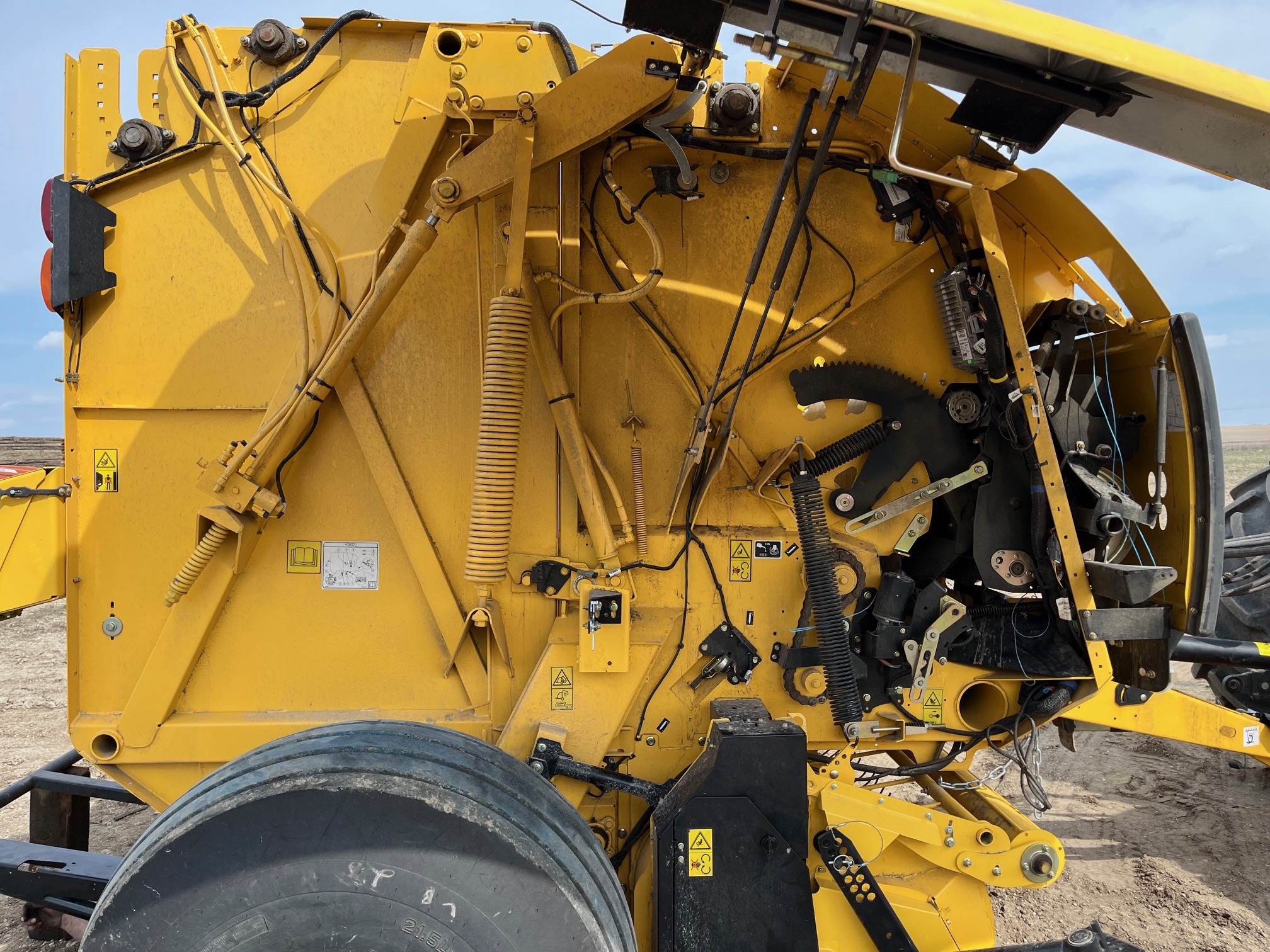 2022 New Holland 560 Baler/Round