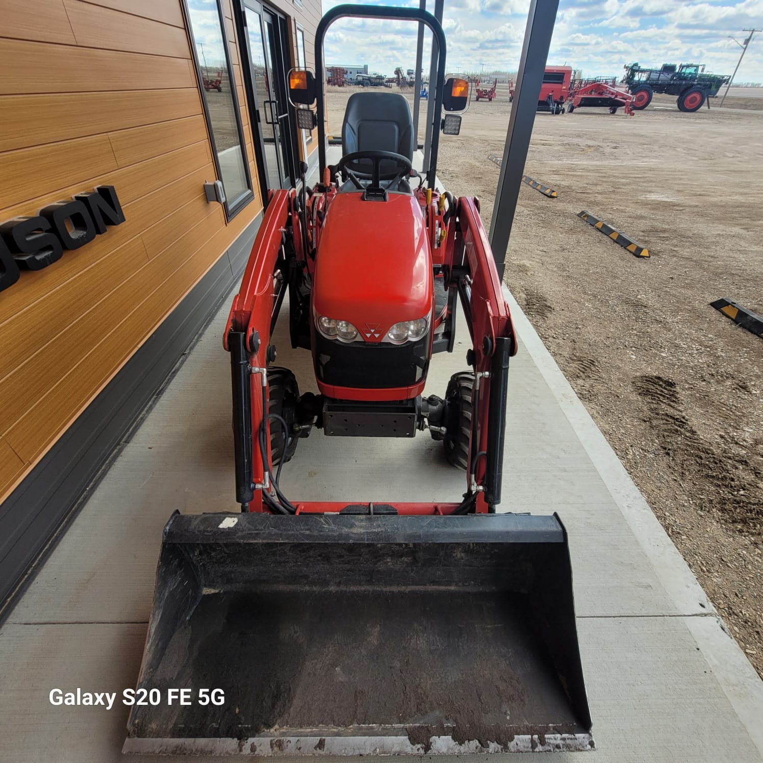 2016 Massey Ferguson GC1715 Tractor