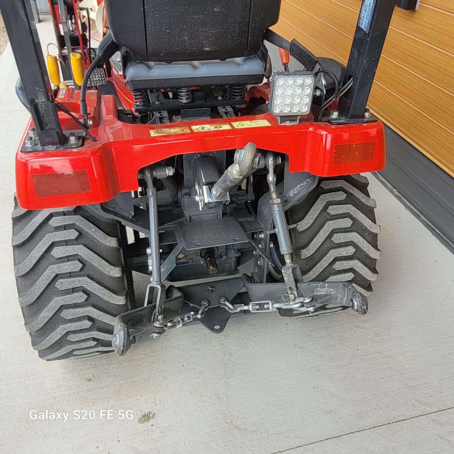 2016 Massey Ferguson GC1715 Tractor