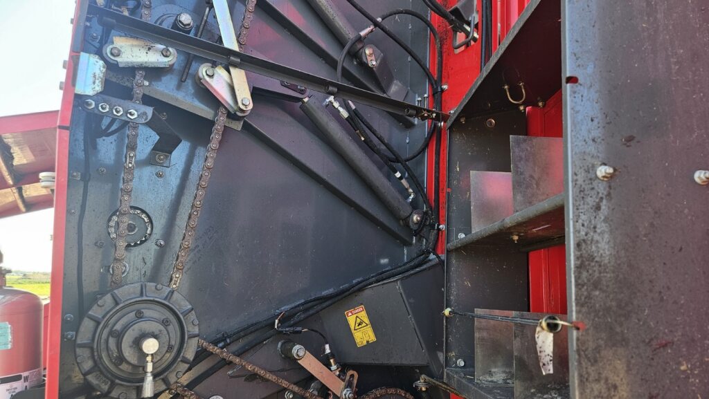 2017 Massey Ferguson 2956 Baler/Round