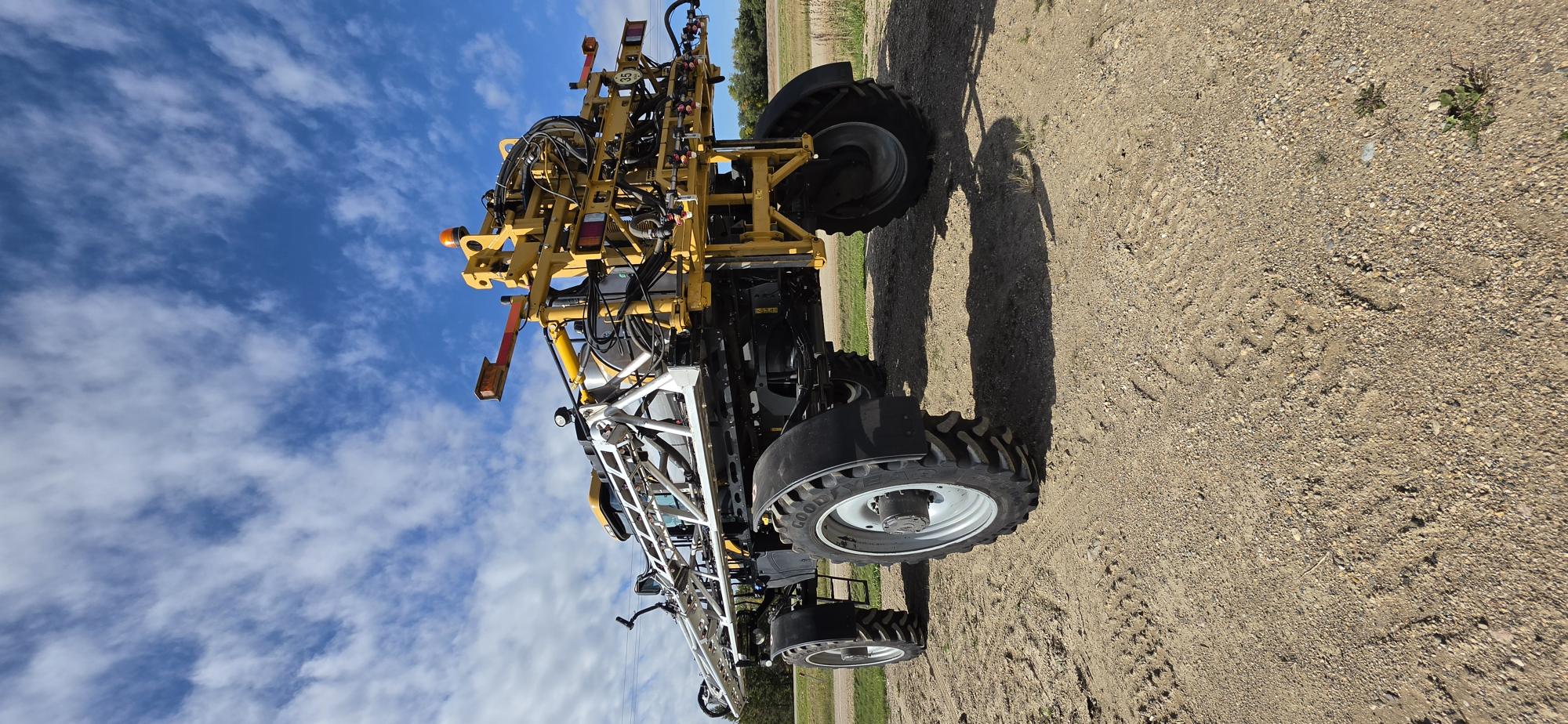 2014 RoGator RG1100 Sprayer/High Clearance