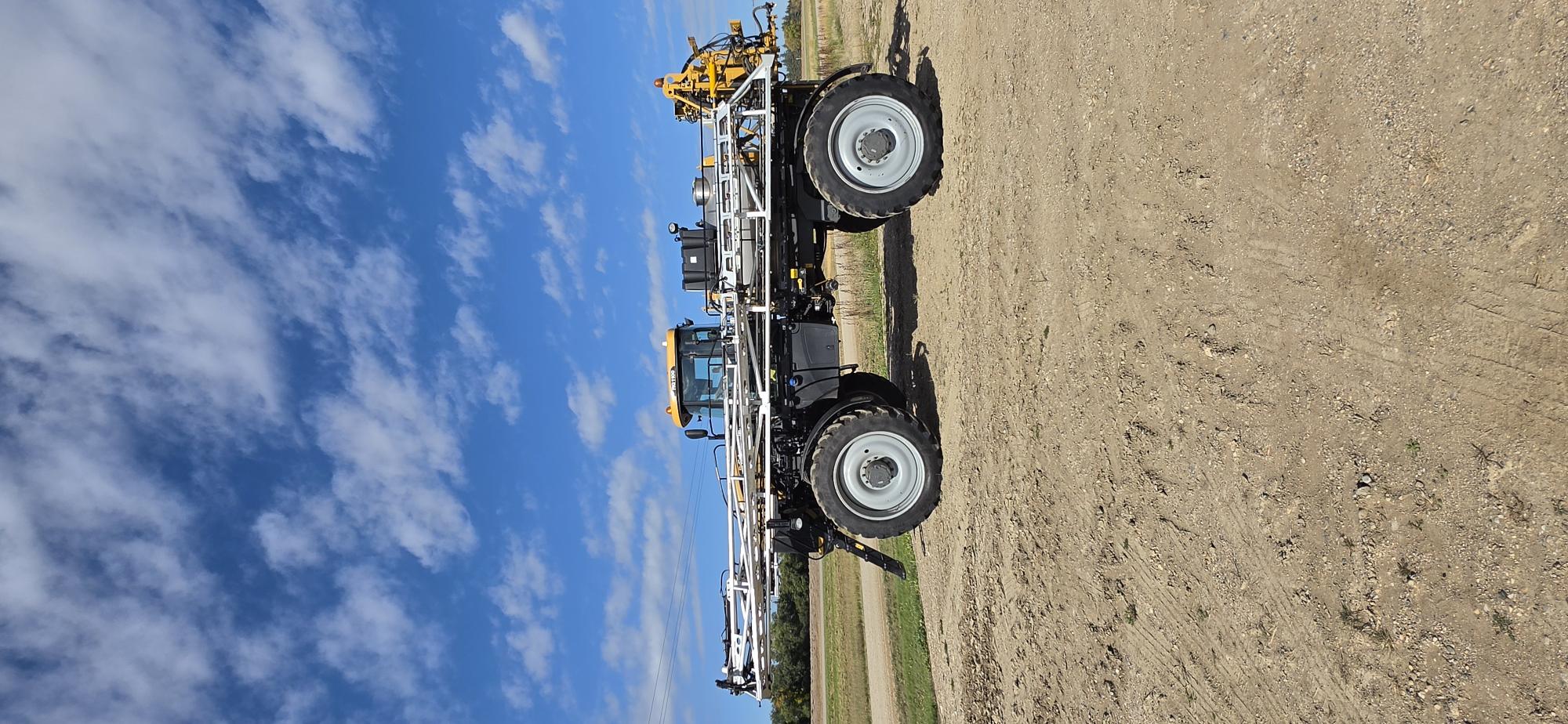 2014 RoGator RG1100 Sprayer/High Clearance