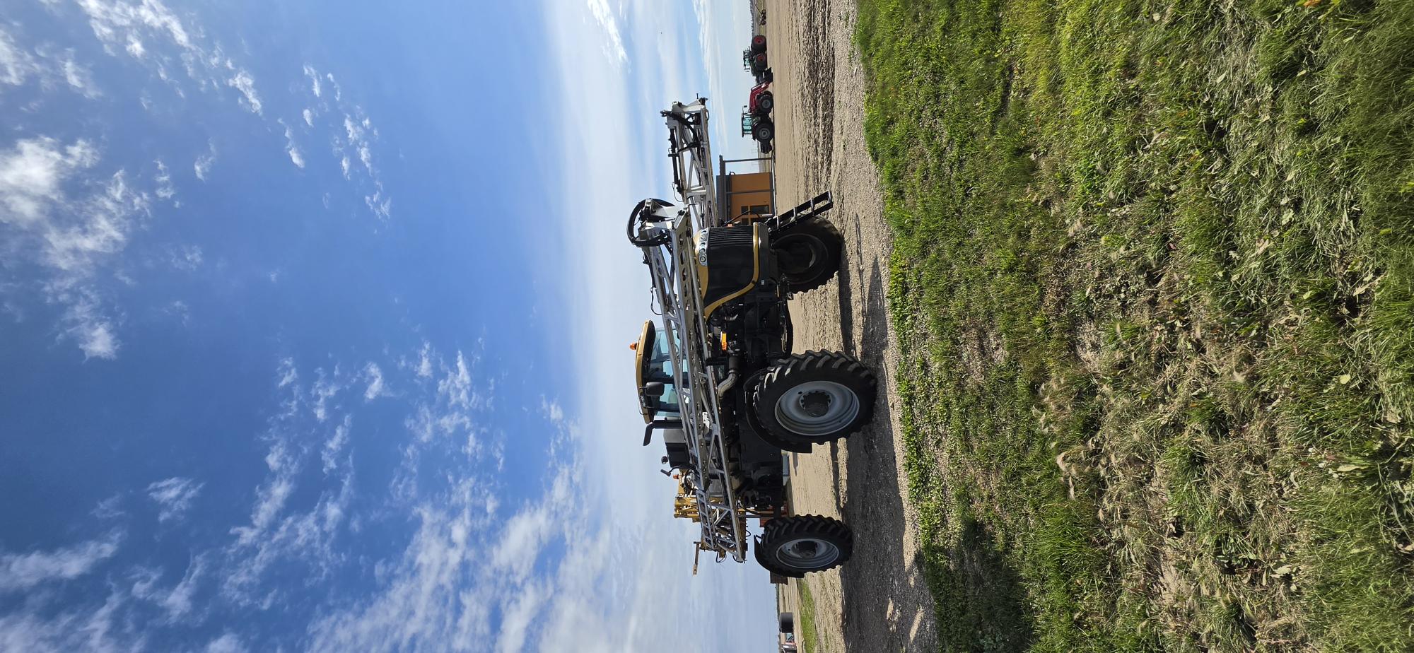 2014 RoGator RG1100 Sprayer/High Clearance