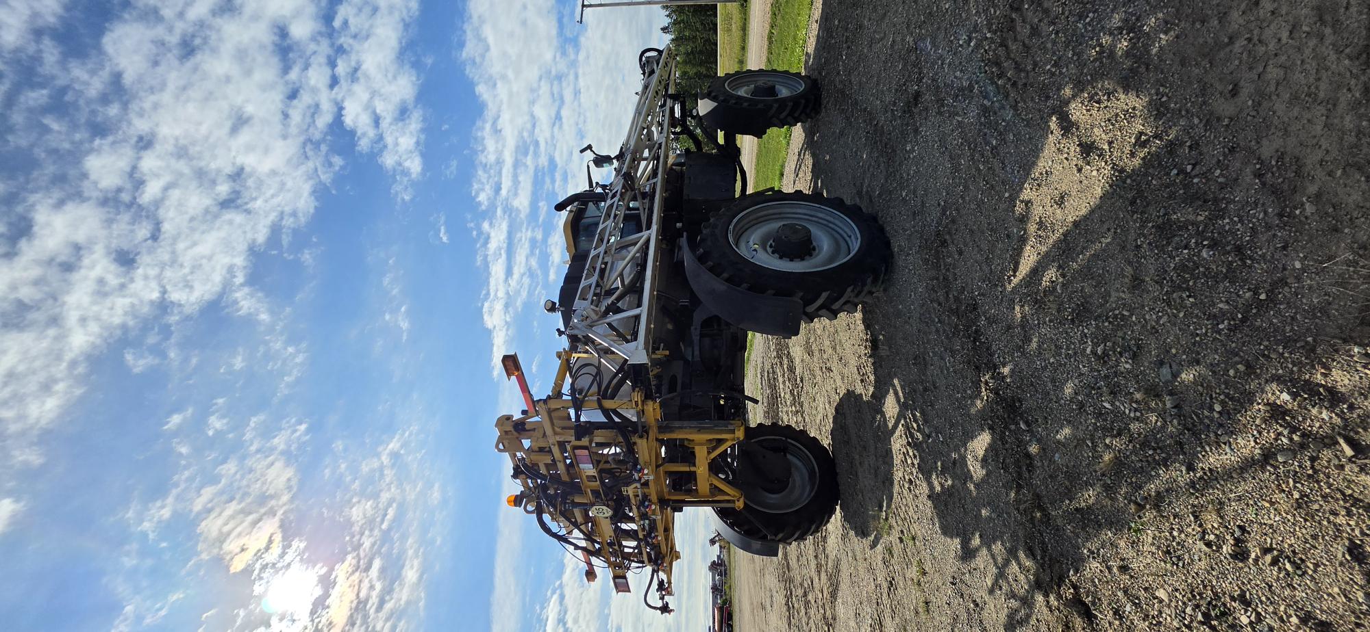 2014 RoGator RG1100 Sprayer/High Clearance