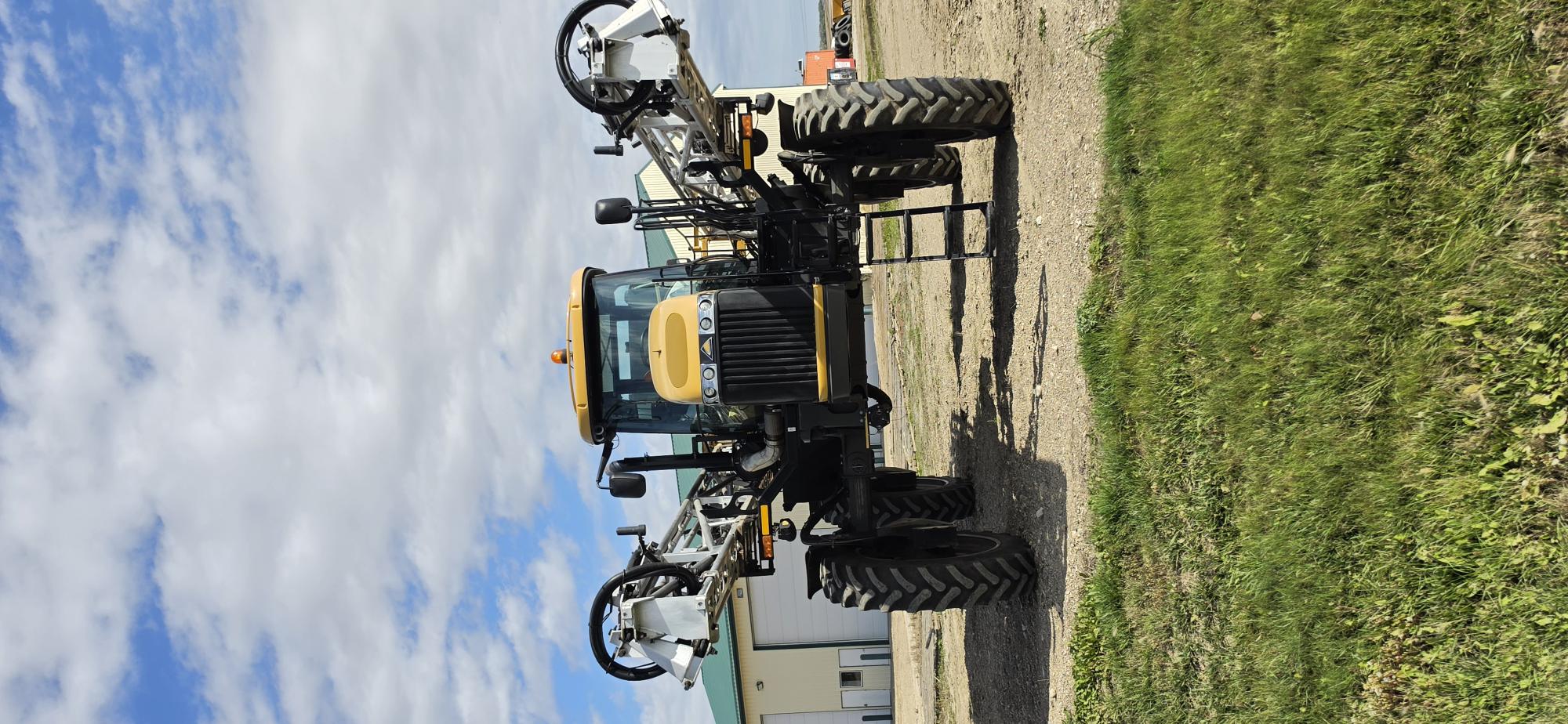 2014 RoGator RG1100 Sprayer/High Clearance