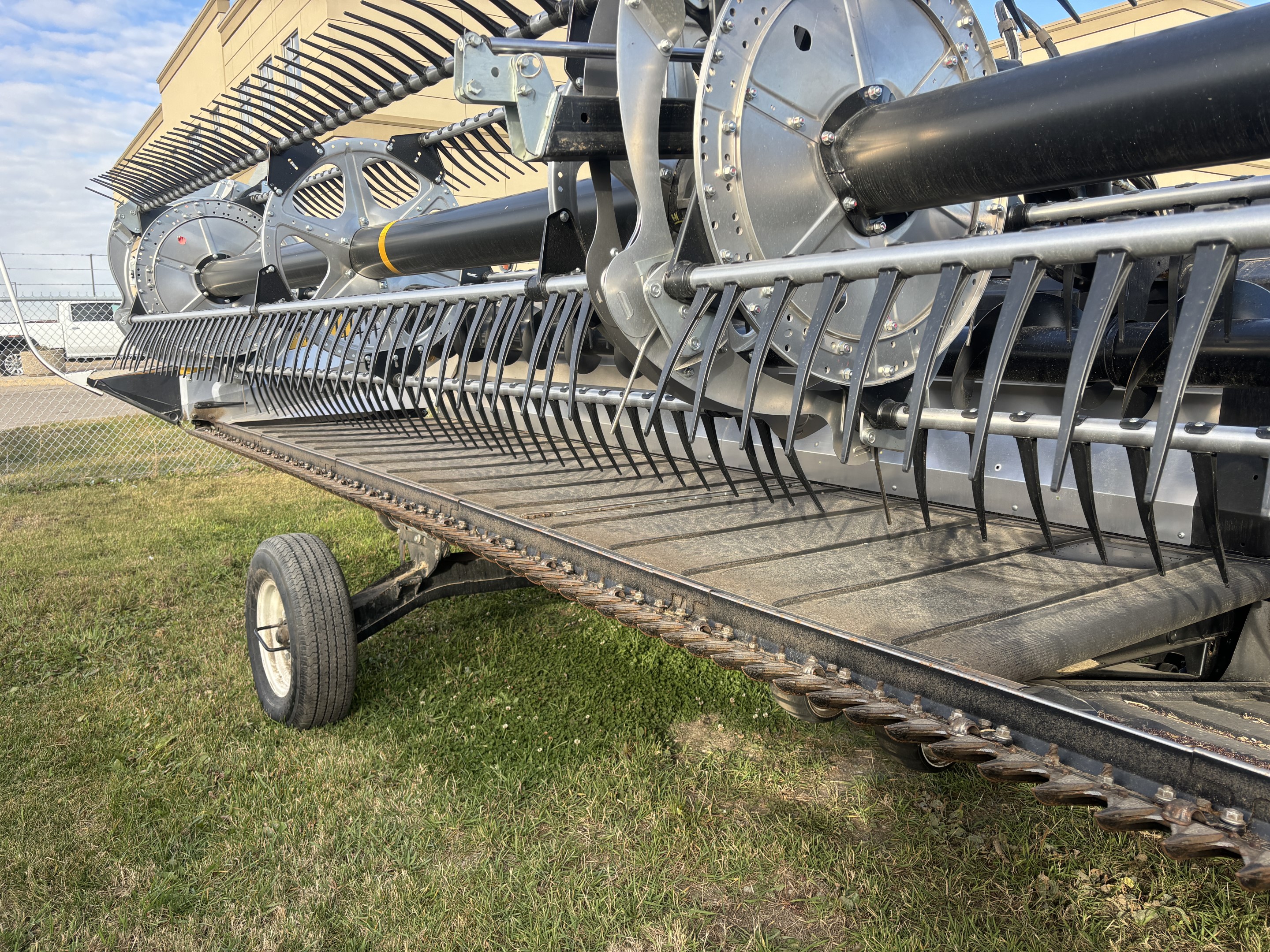 2023 MacDon FD240 Header Draper Flex