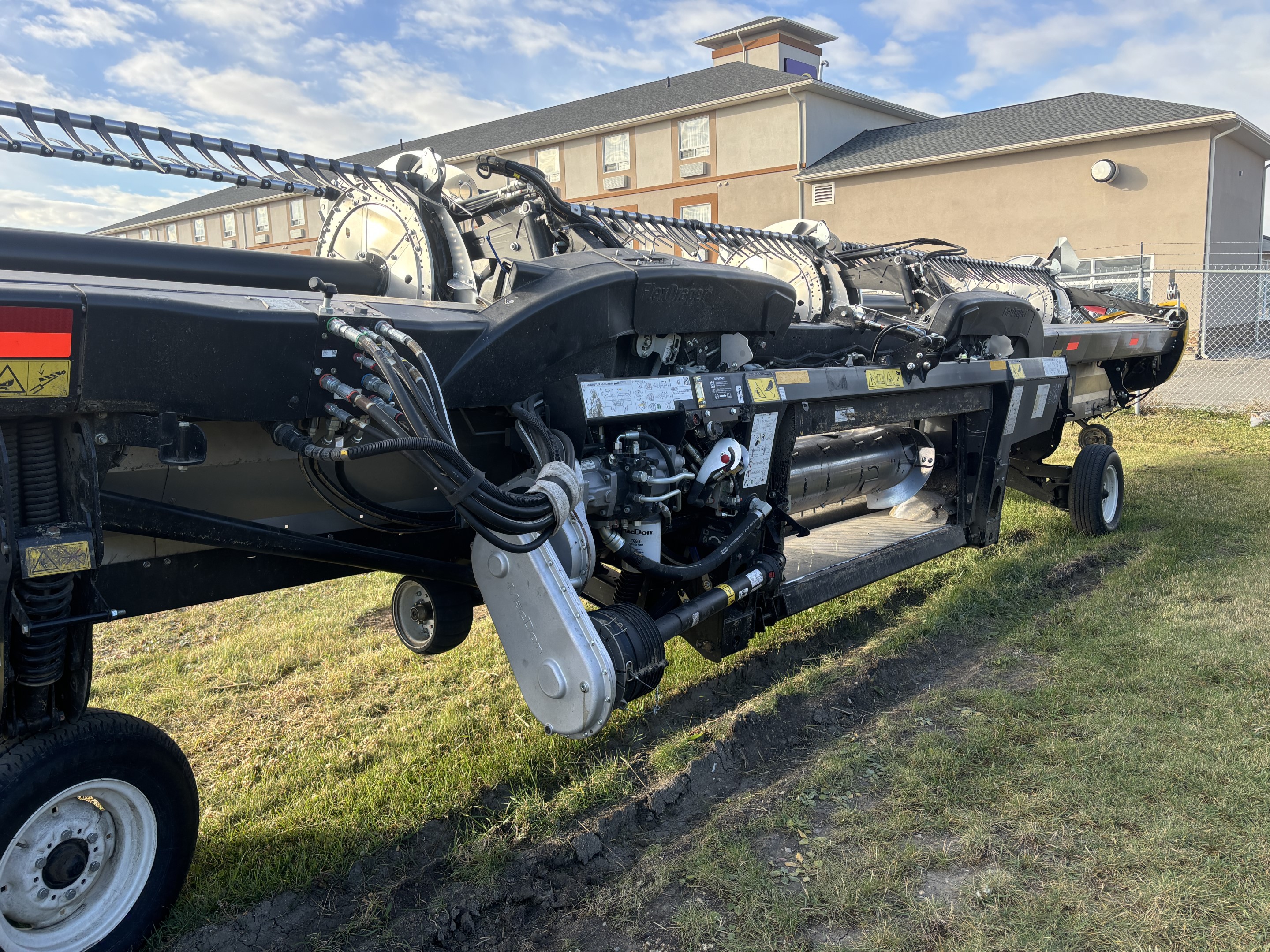 2023 MacDon FD240 Header Draper Flex