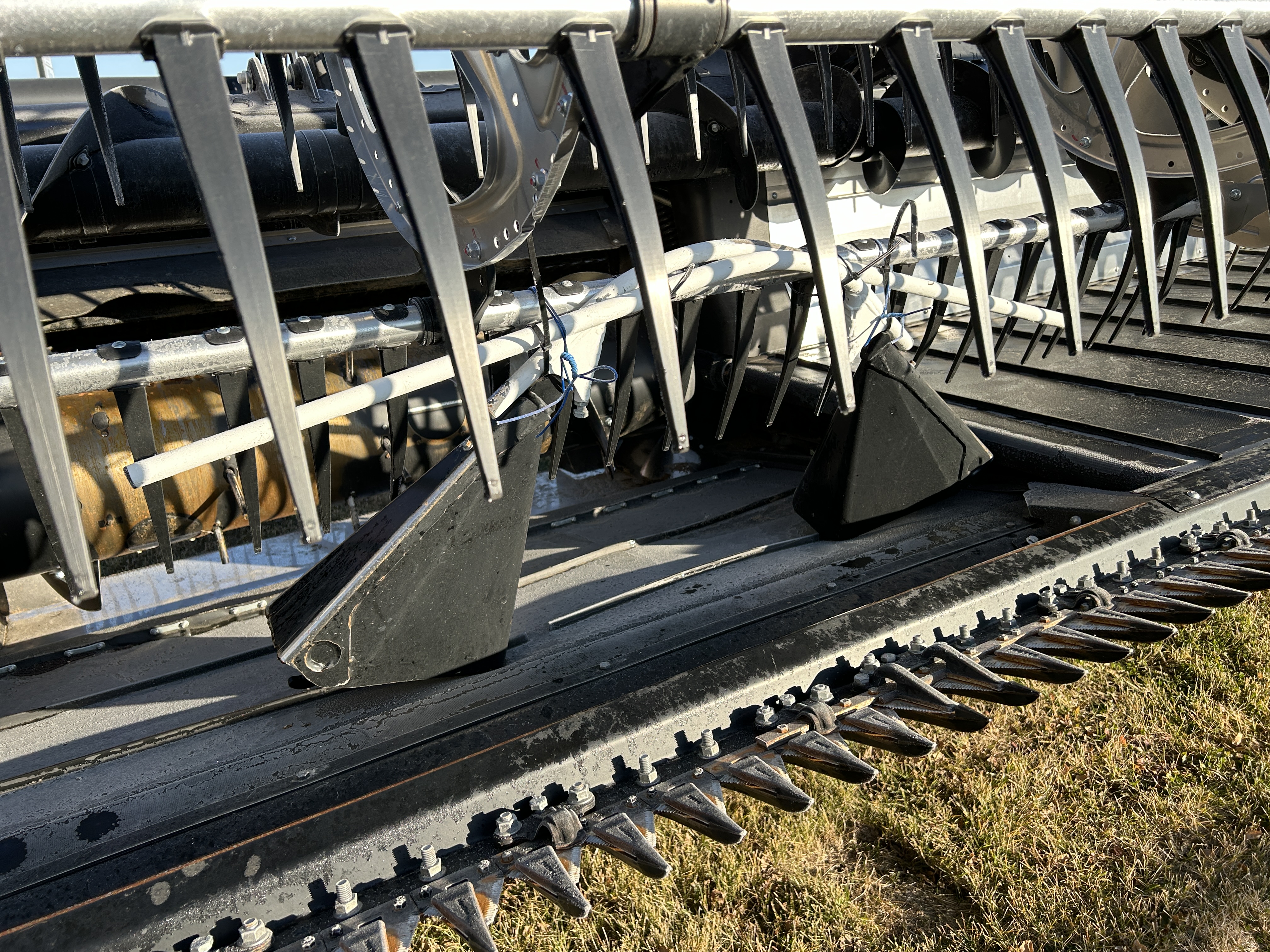 2023 MacDon FD240 Header Draper Flex