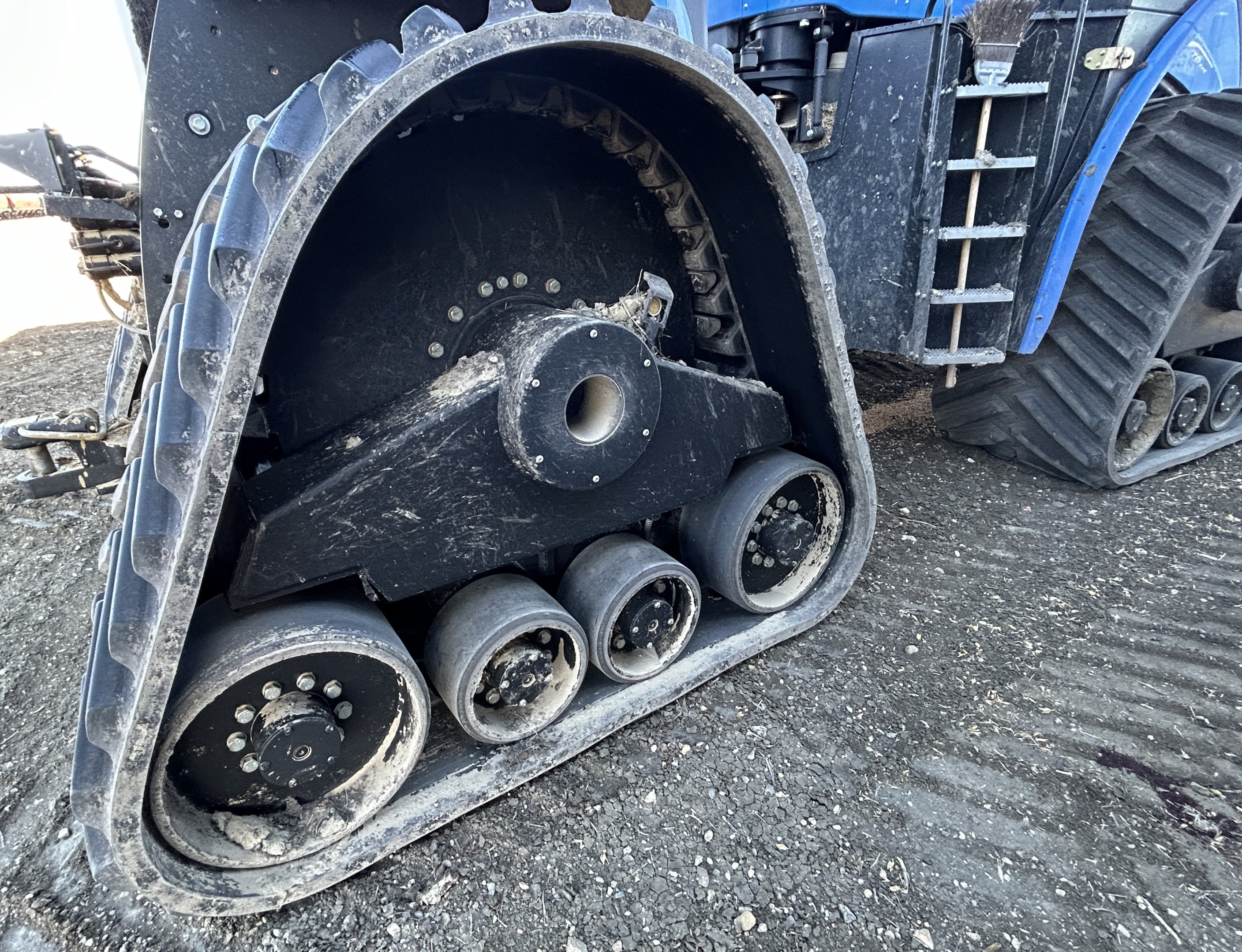 2023 New Holland T9.645 Tractor Rubber Track