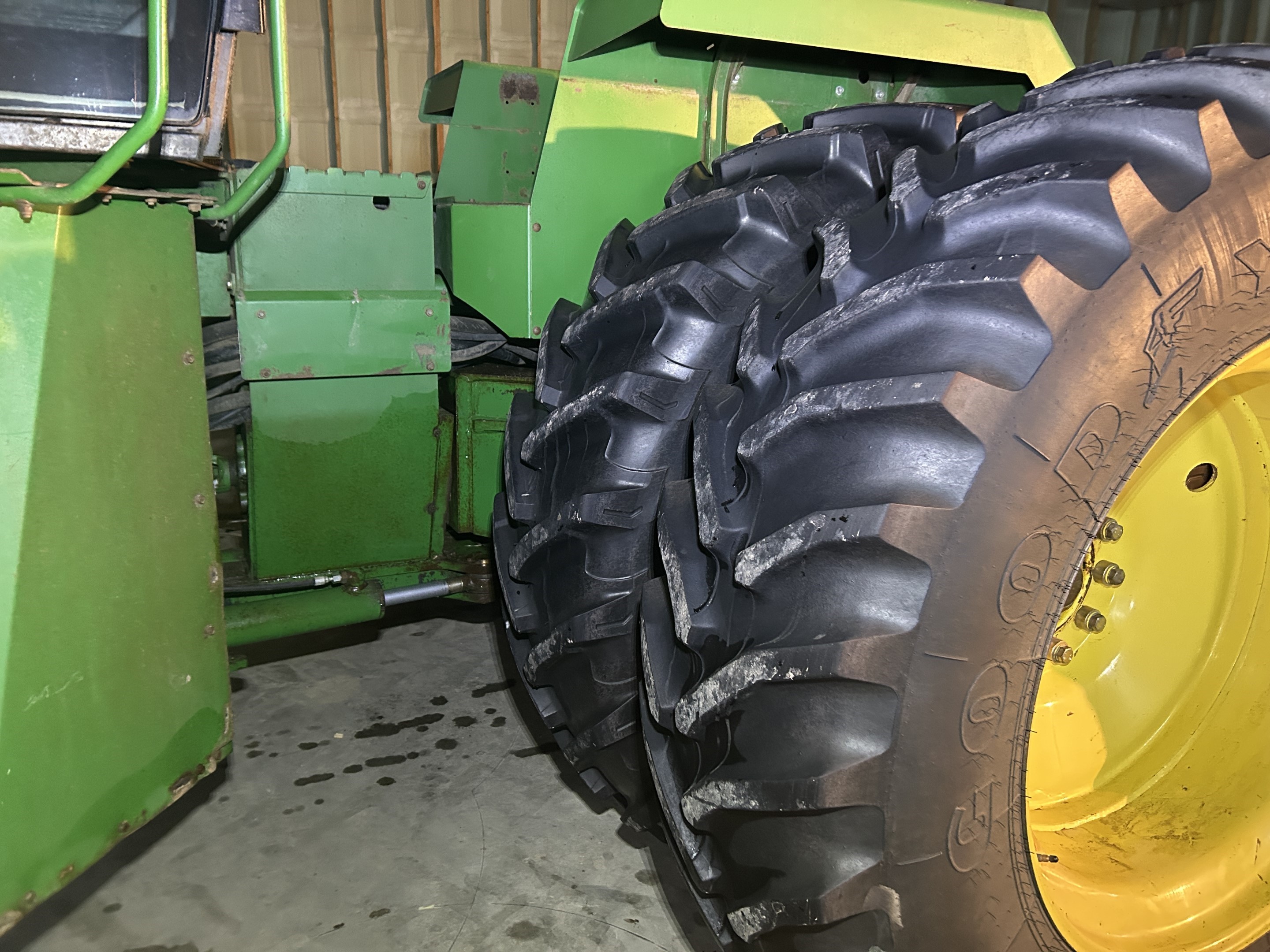 1992 John Deere 8760 Tractor 4WD