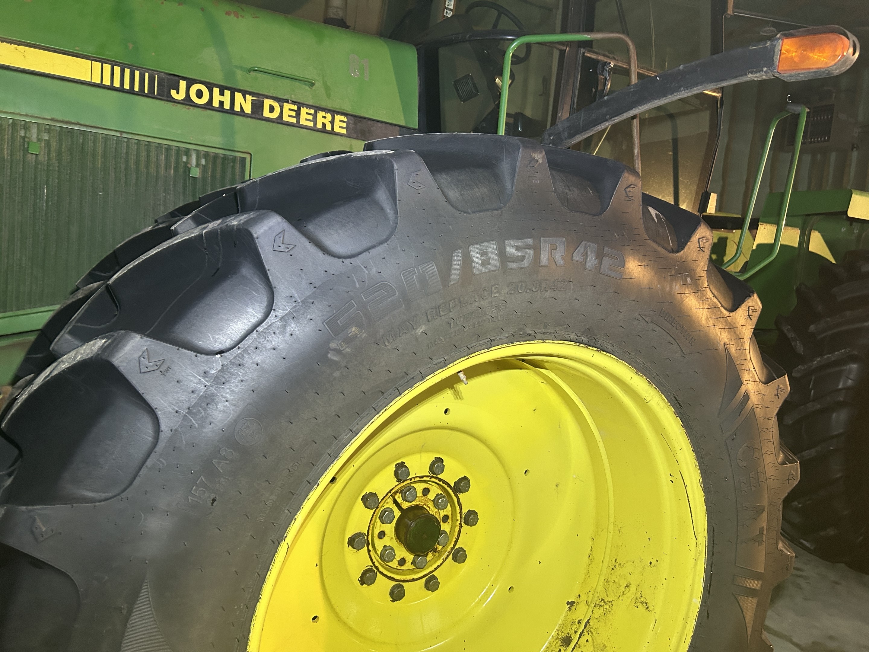 1992 John Deere 8760 Tractor 4WD