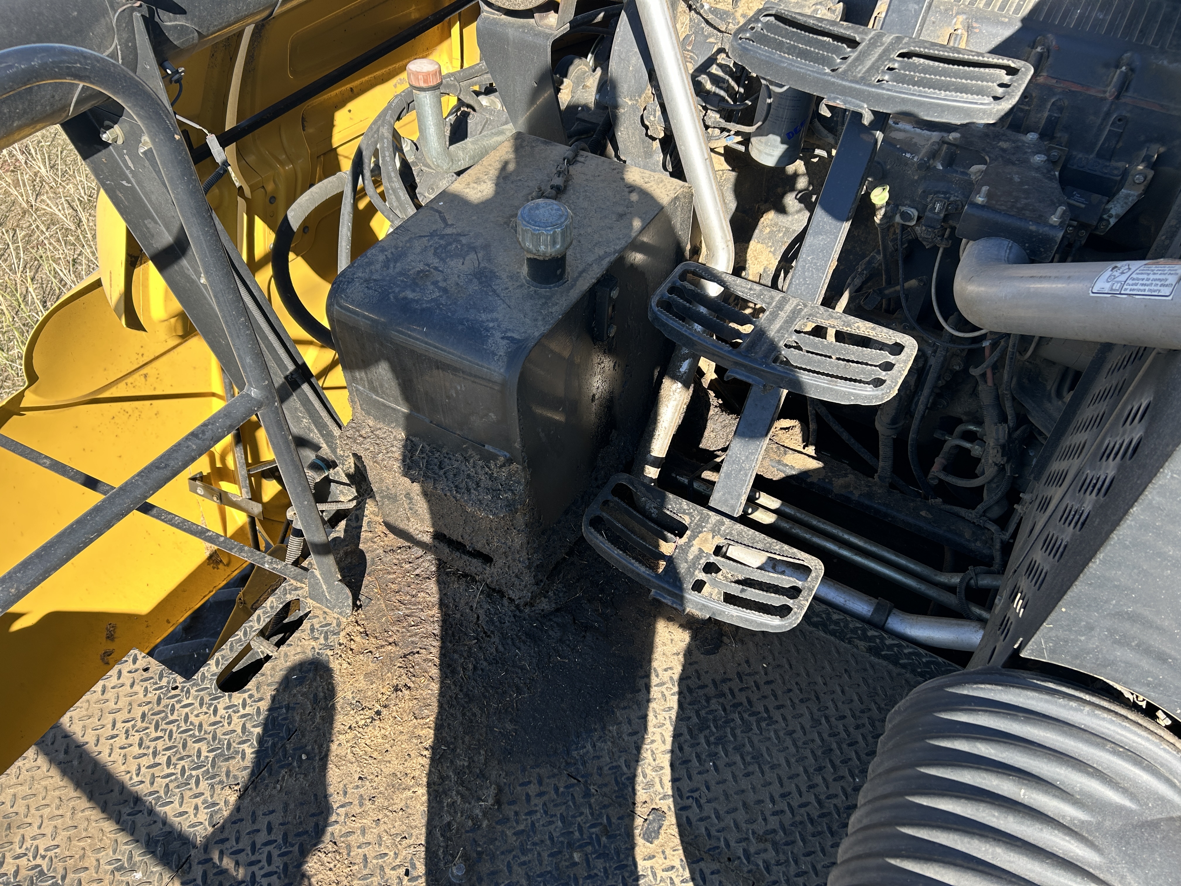 2010 New Holland CR9060 Combine