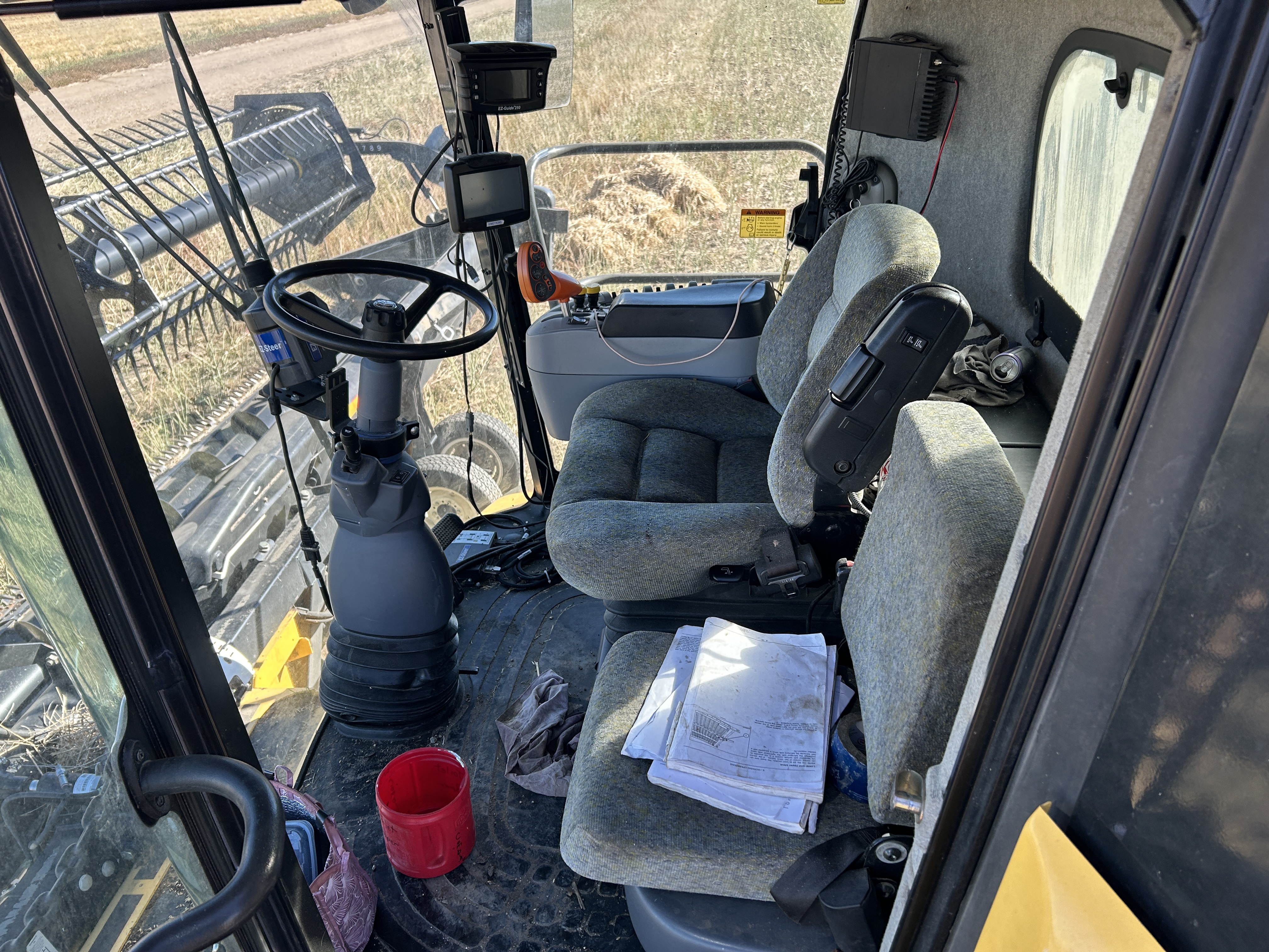 2010 New Holland CR9060 Combine