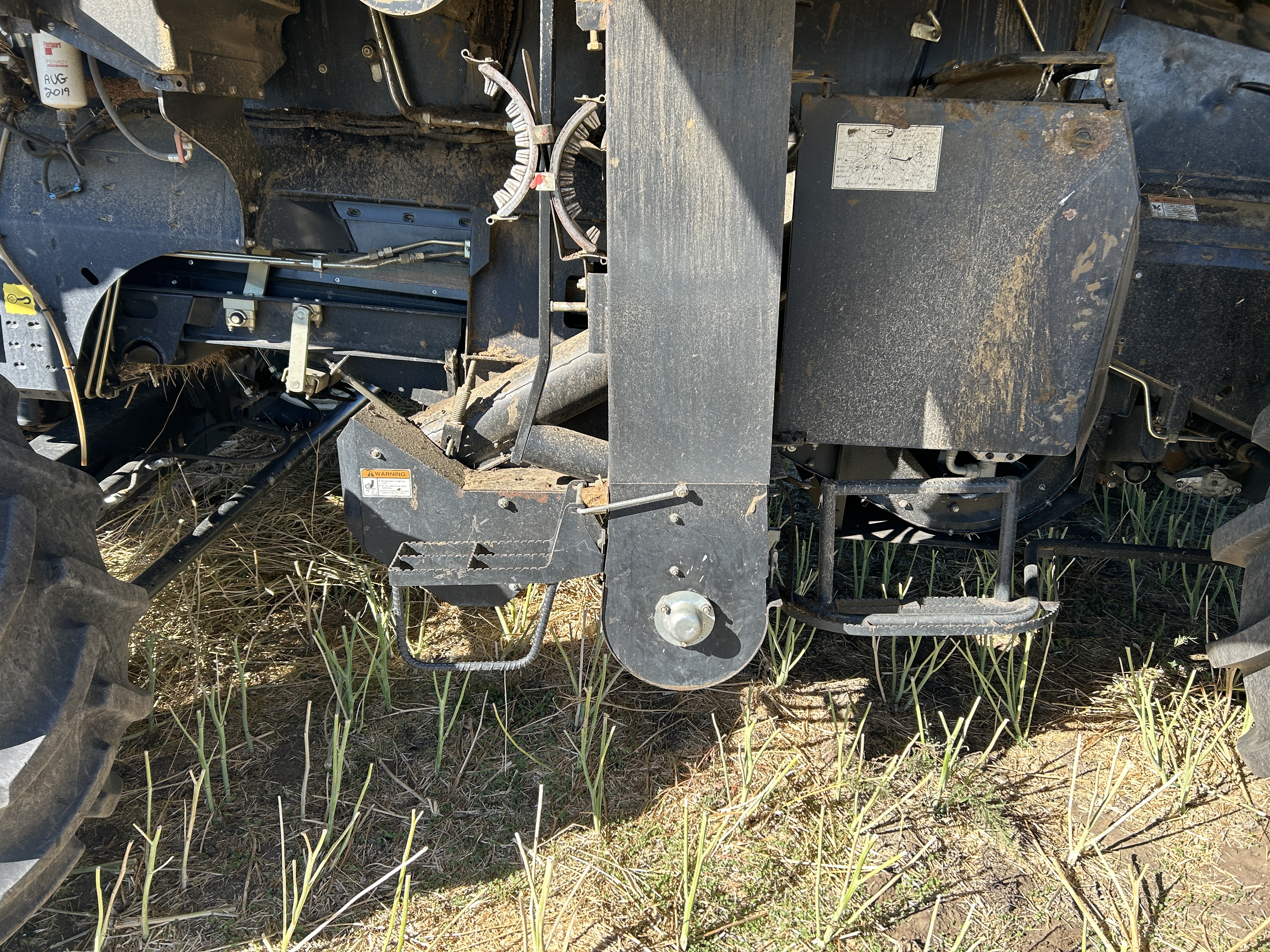 2010 New Holland CR9060 Combine