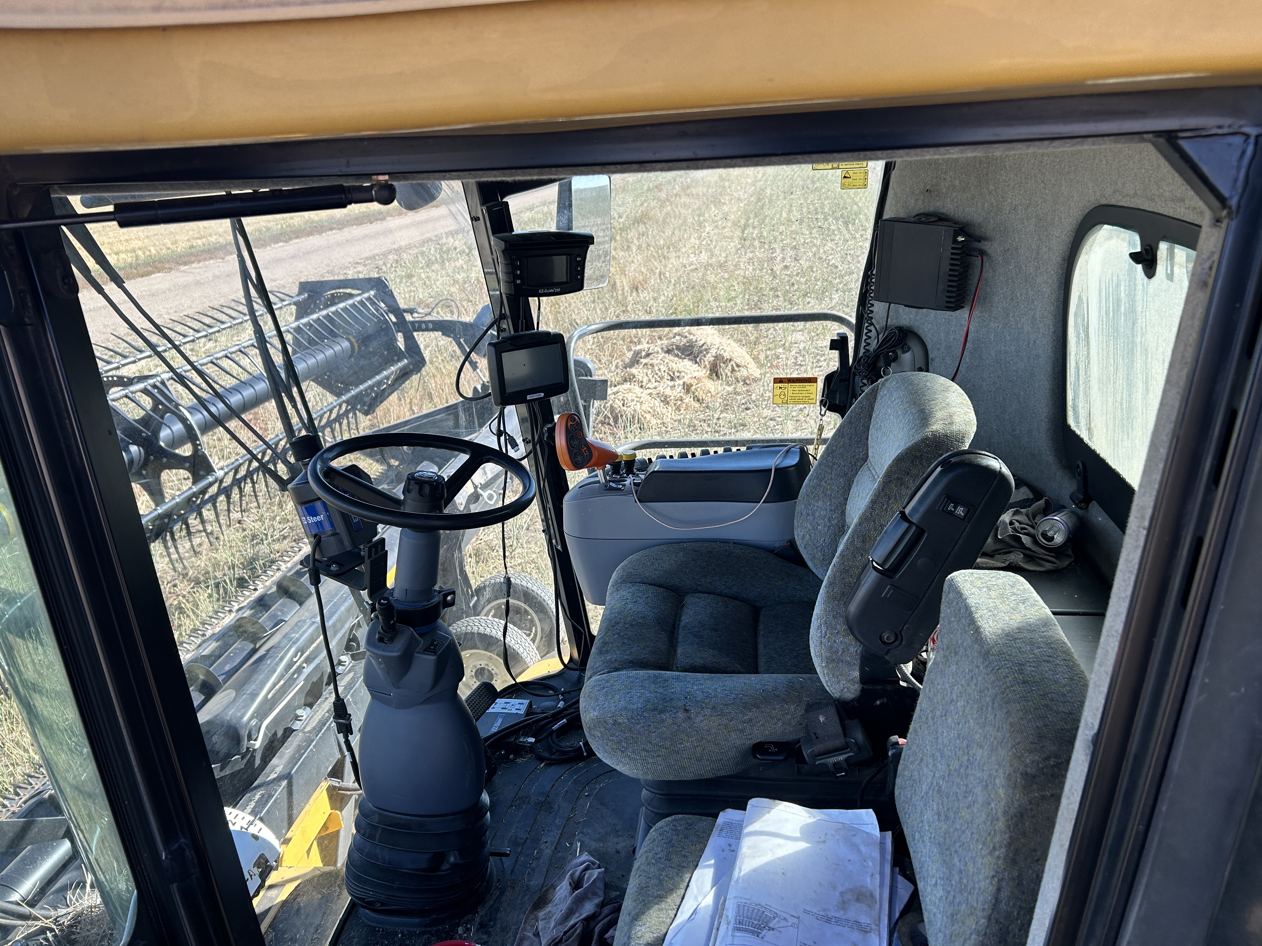 2010 New Holland CR9060 Combine