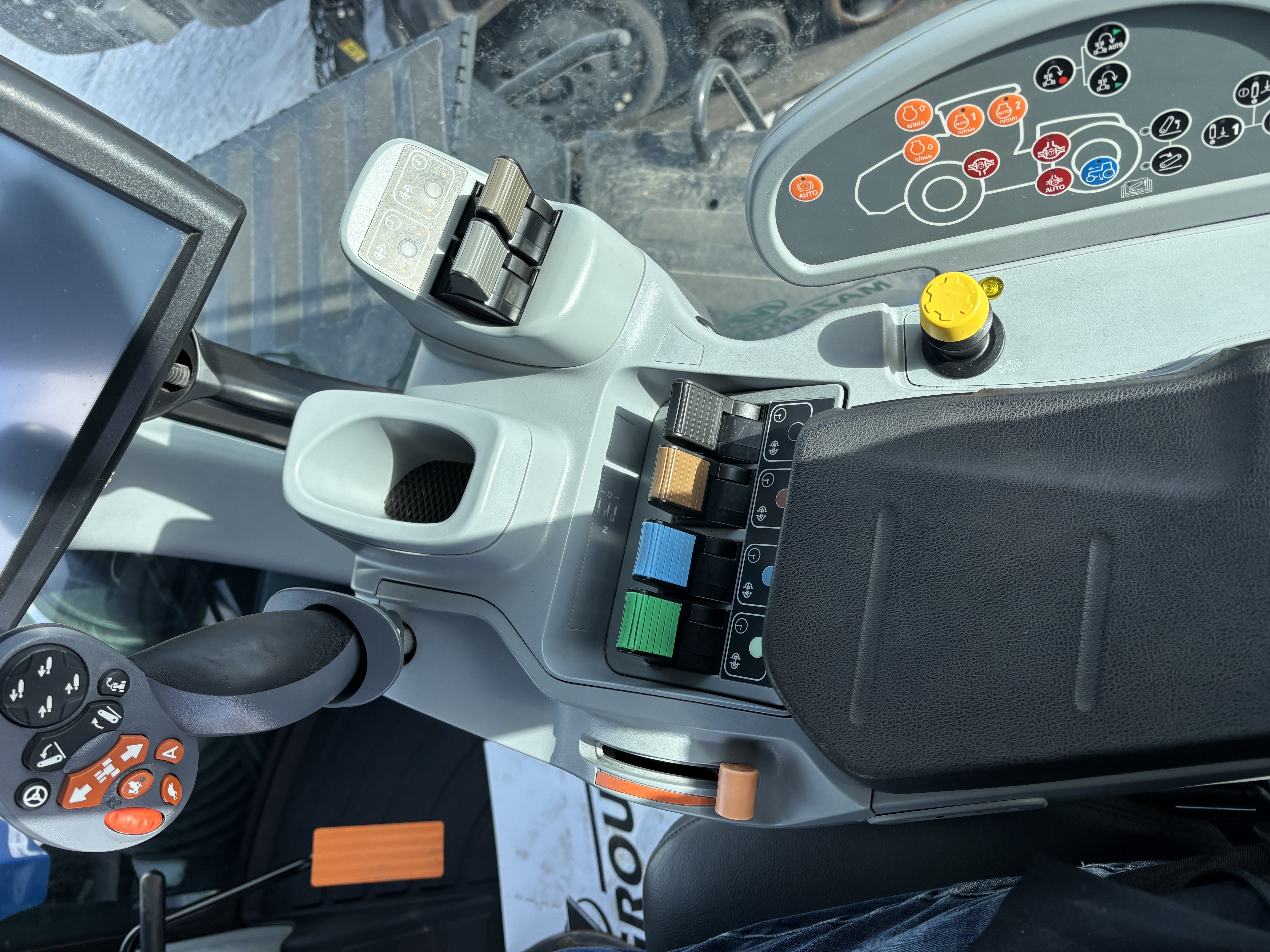 2020 New Holland T9.645 Tractor Rubber Track