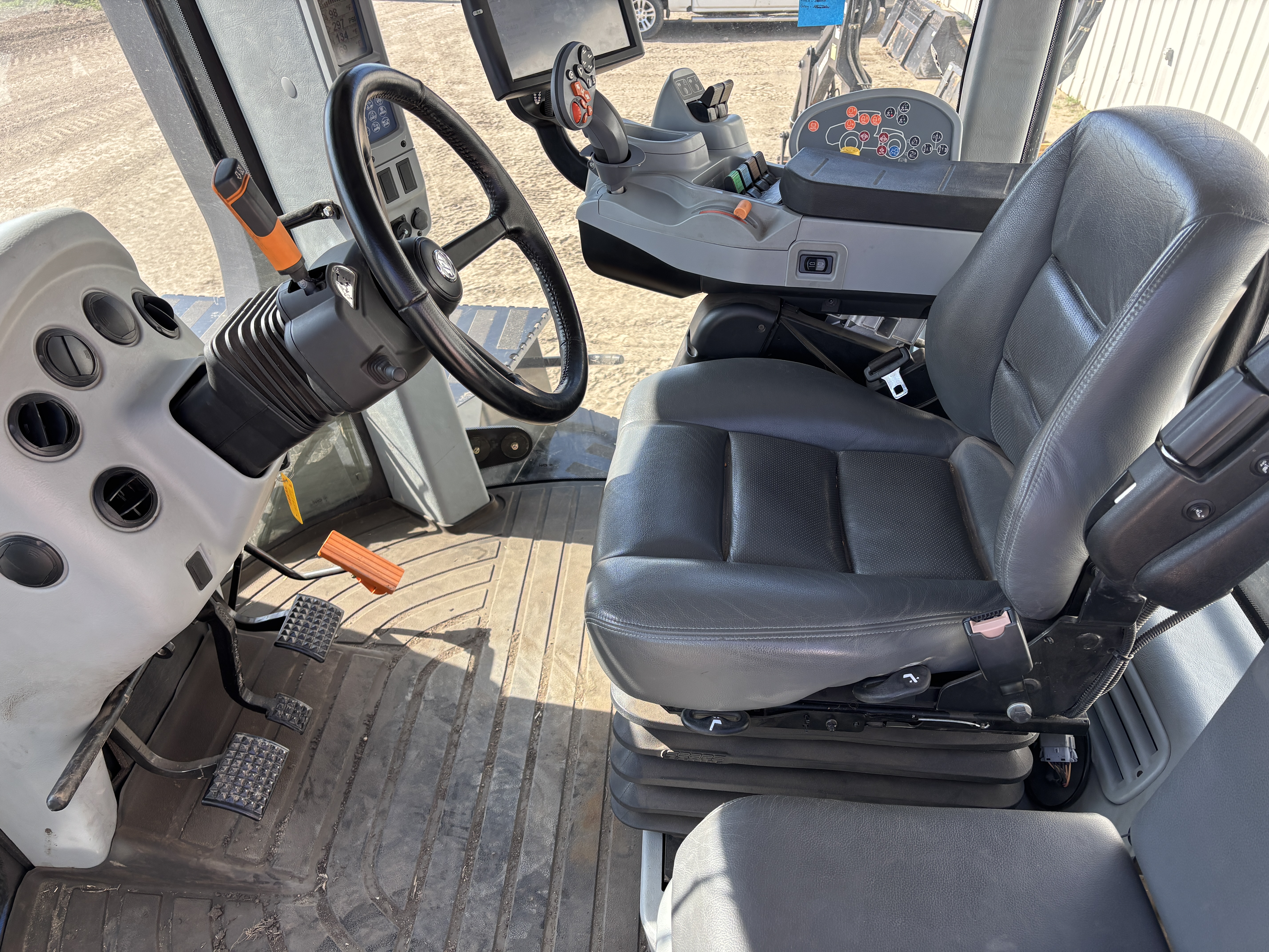 2020 New Holland T9.645 Tractor Rubber Track