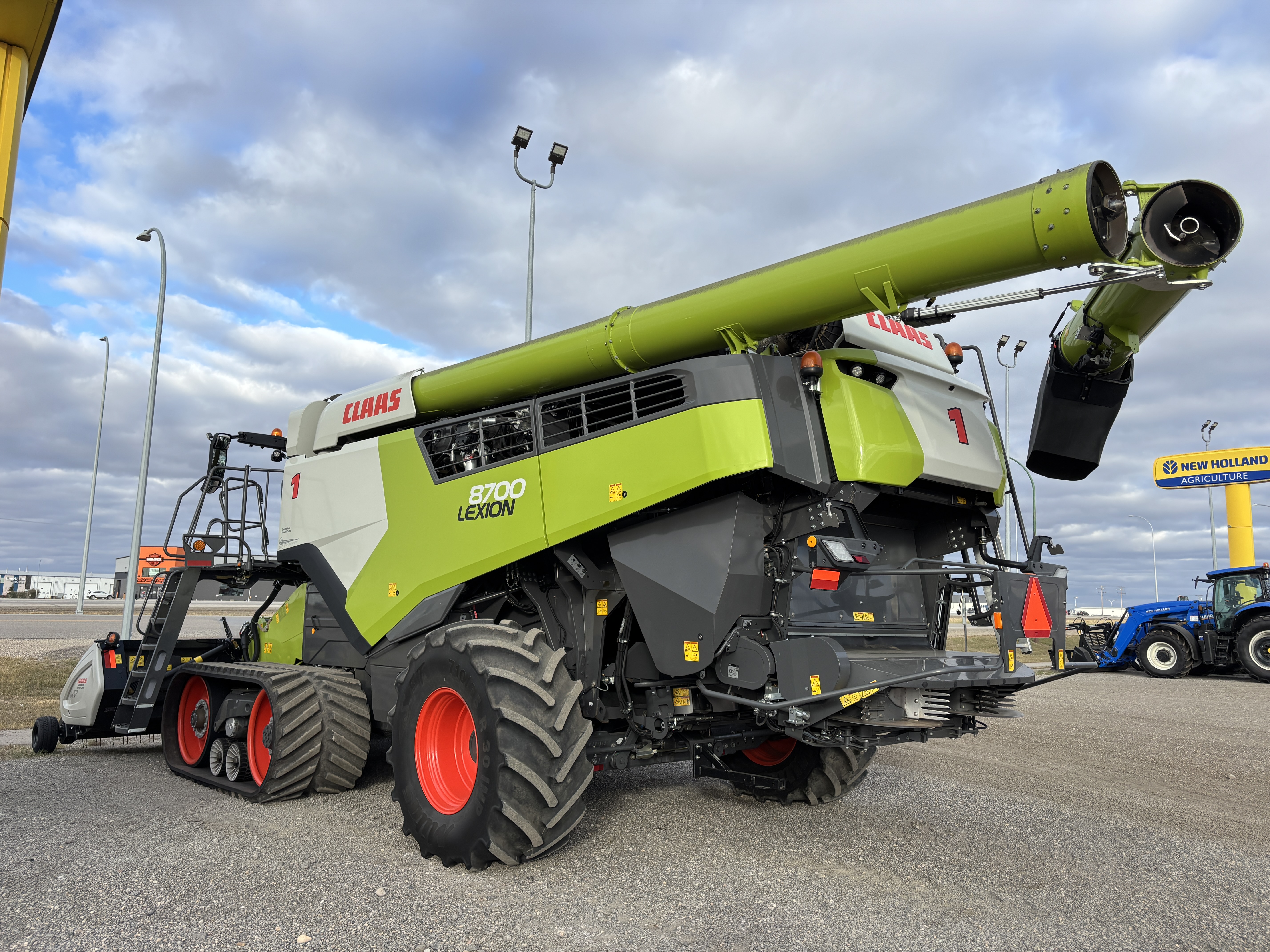 2023 CLAAS 8700TT Combine