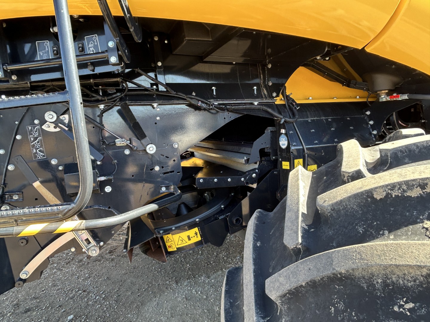 2023 New Holland CR8.90Z Combine