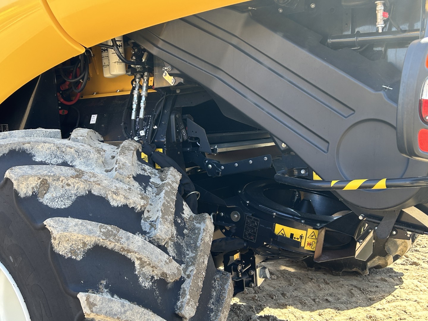 2024 New Holland CR8.90Z Combine