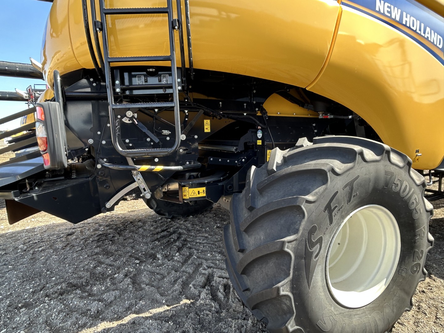 2023 New Holland CR8.90Z Combine
