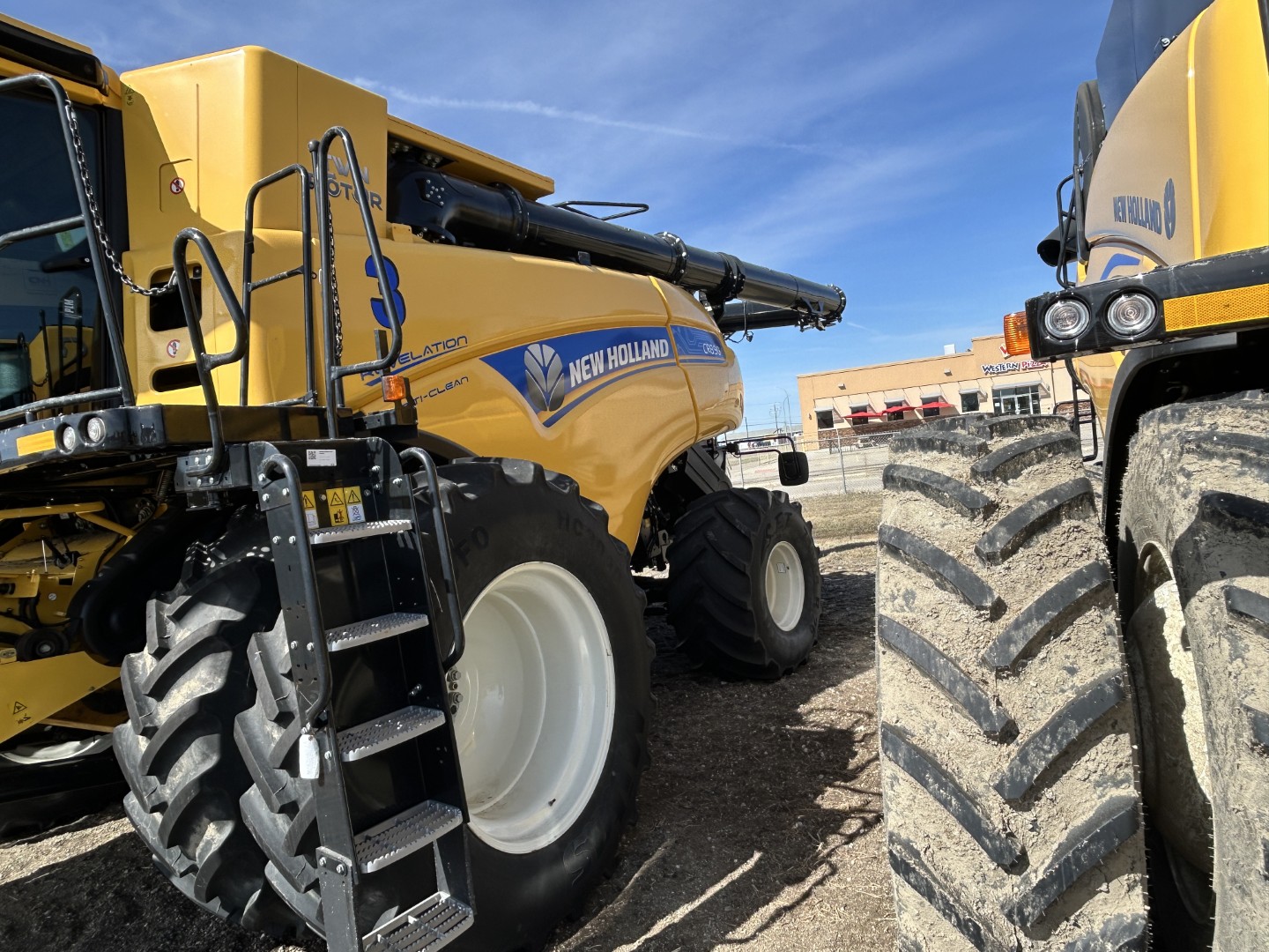 2023 New Holland CR8.90Z Combine