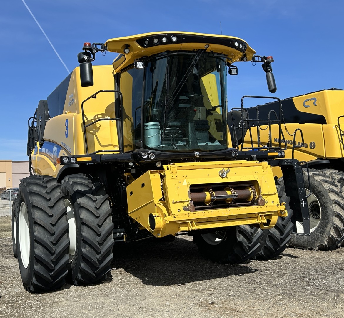 2023 New Holland CR8.90Z Combine