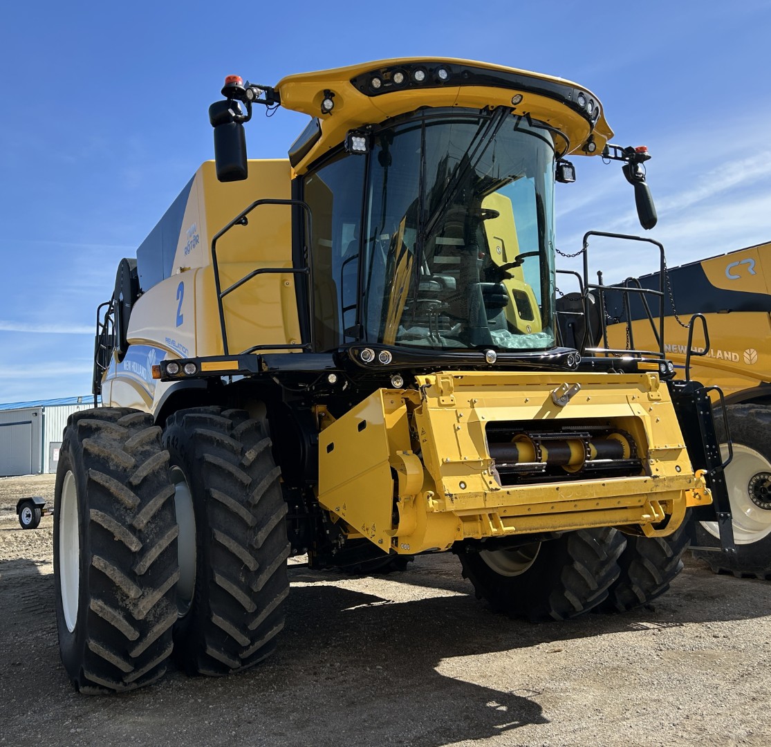 2023 New Holland CR8.90Z Combine