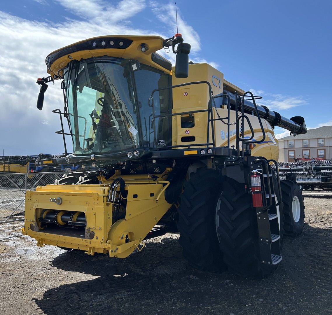 2023 New Holland CR8.90Z Combine