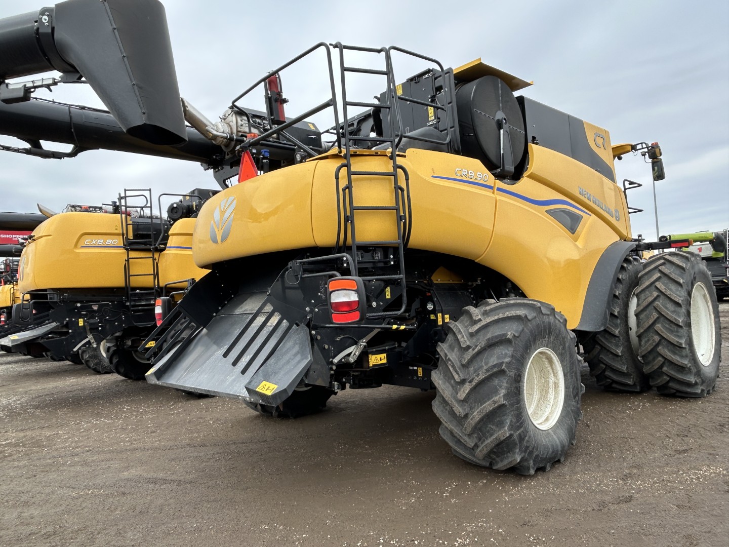 2025 New Holland CR9.90Z Combine