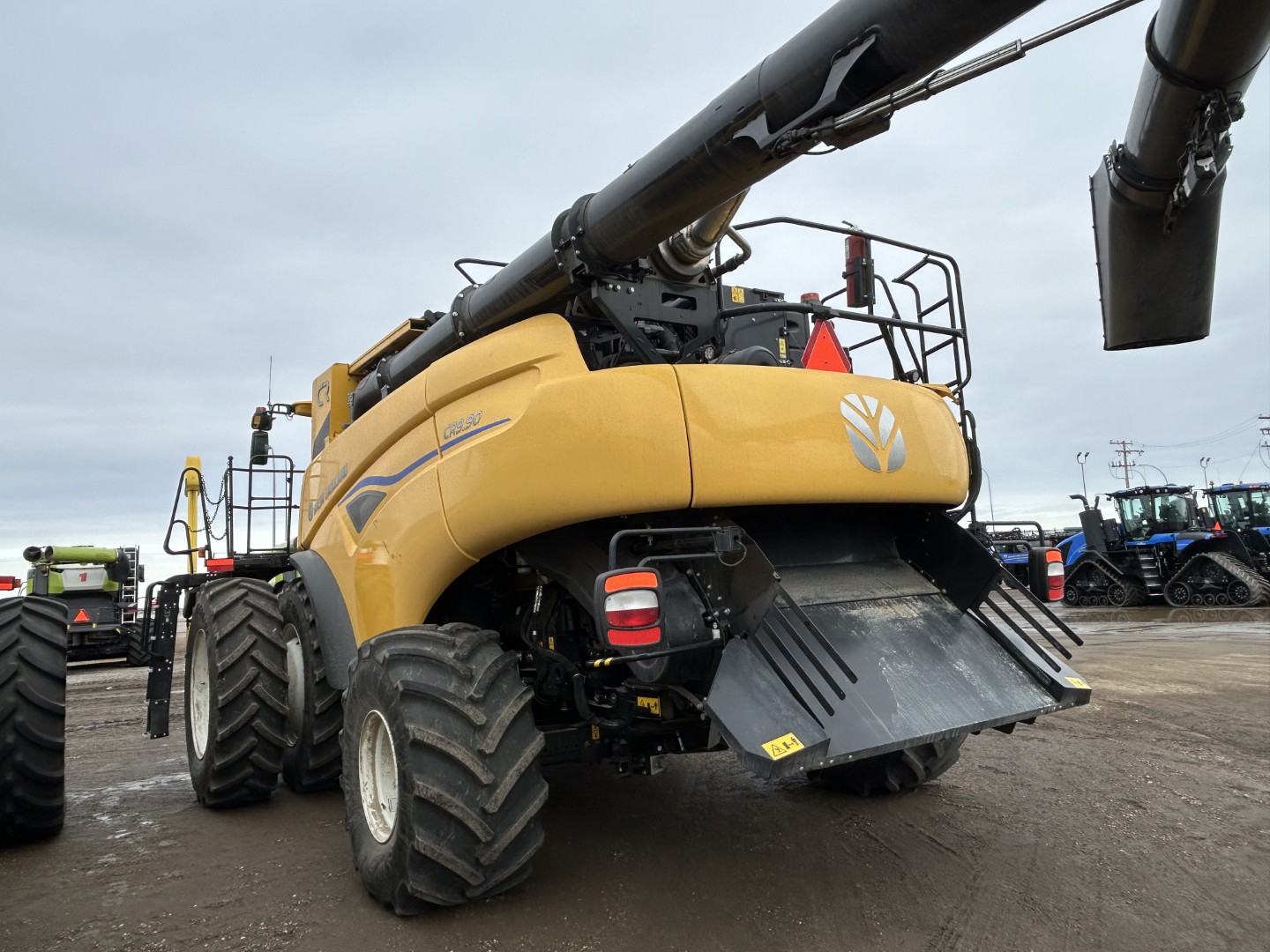 2025 New Holland CR9.90Z Combine