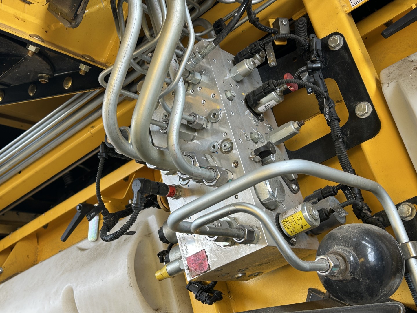 2025 New Holland CR9.90Z Combine