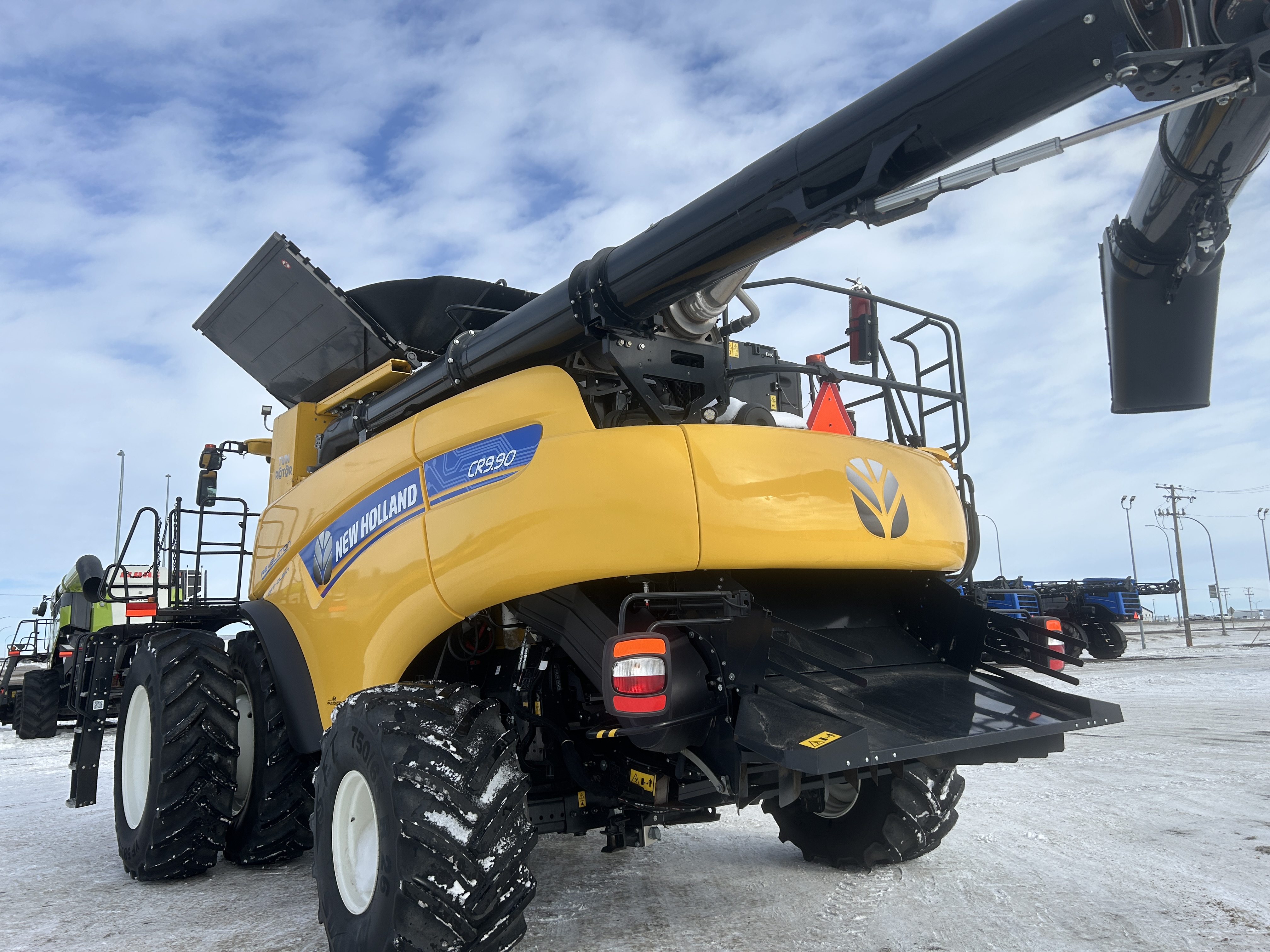 2023 New Holland CR9.90Z Combine