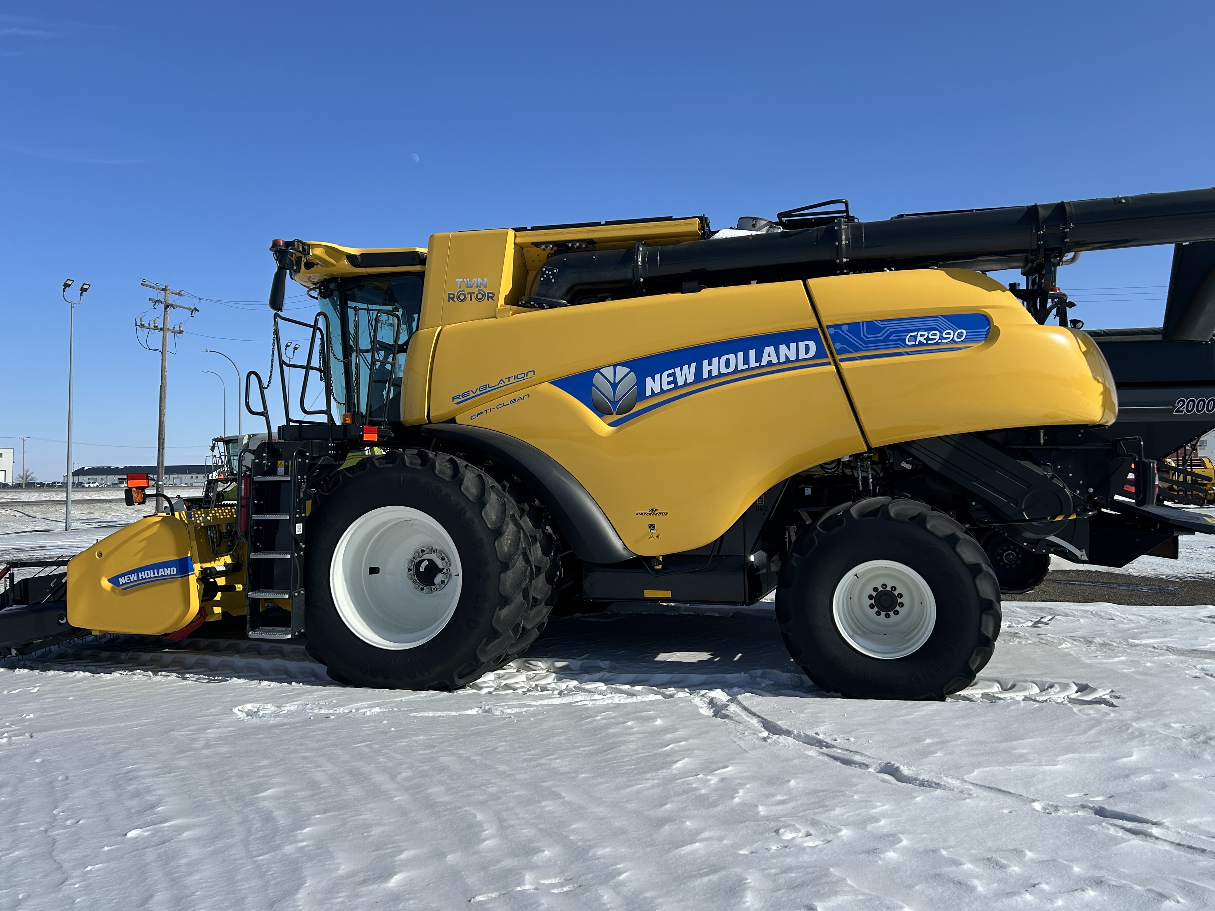 2025 New Holland CR9.90Z Combine