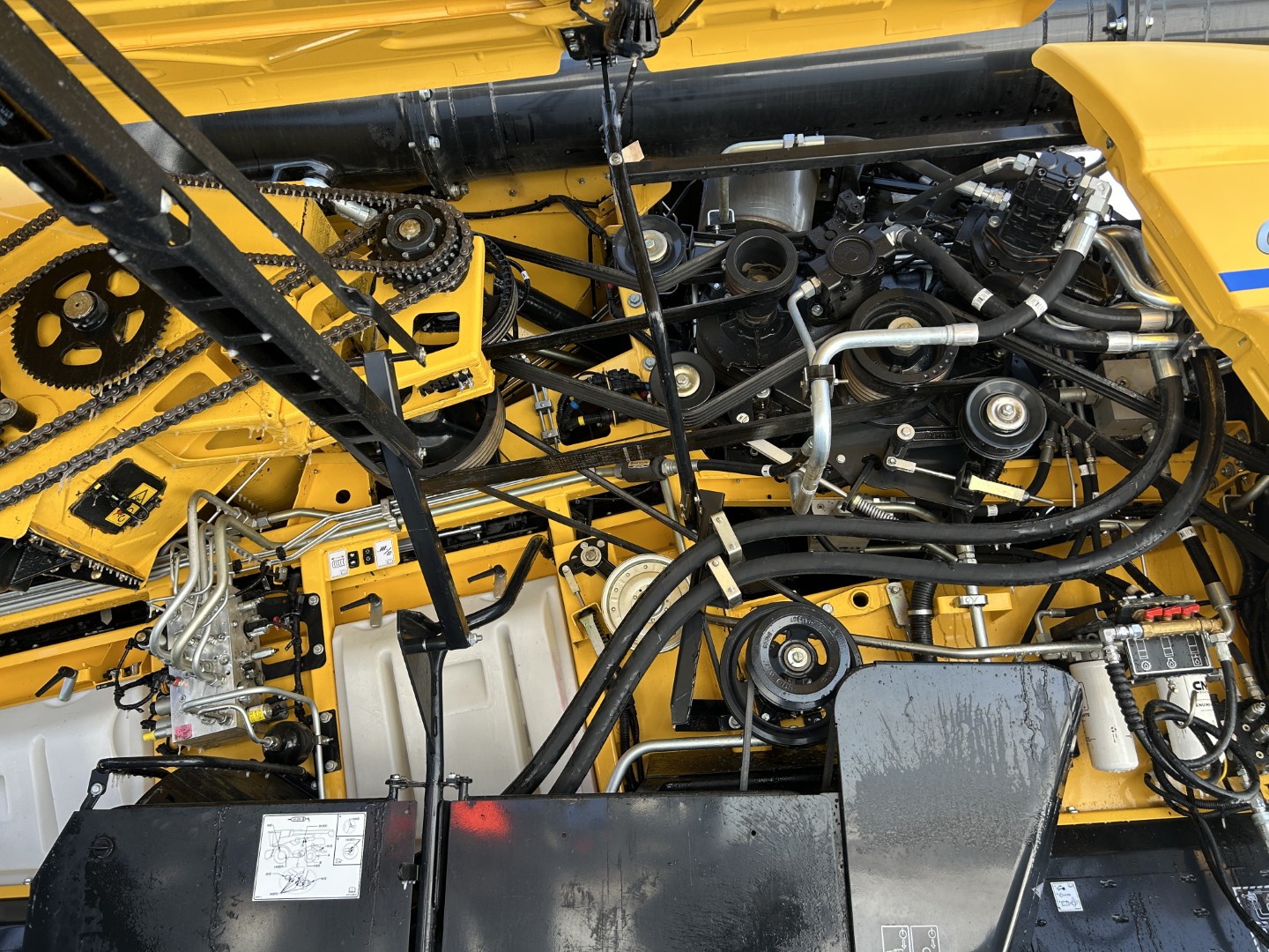 2025 New Holland CR9.90Z Combine