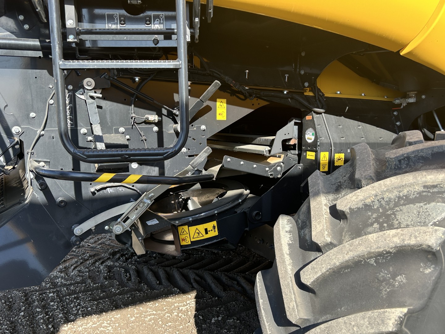 2024 New Holland CR8.90Z Combine