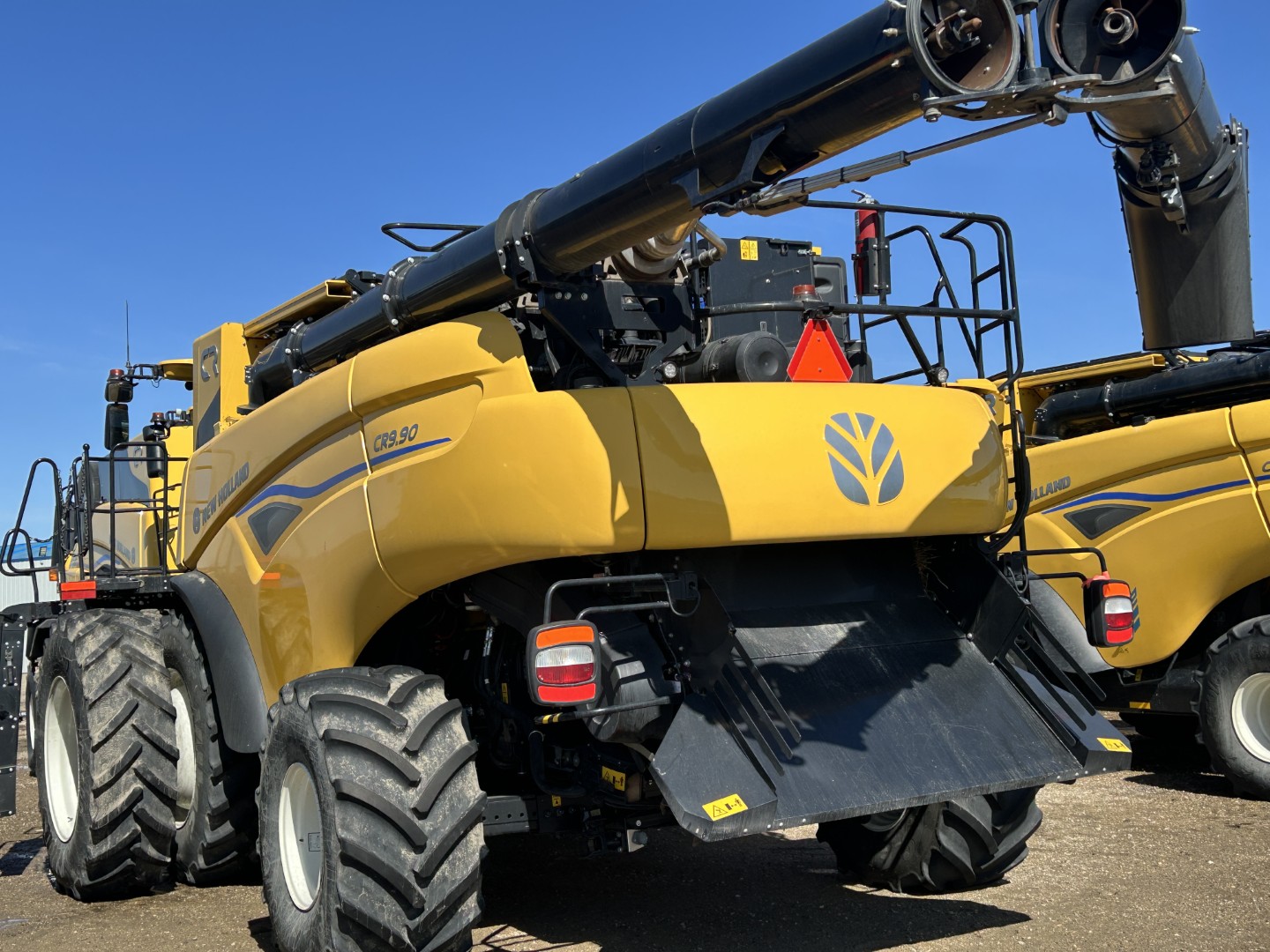 2025 New Holland CR9.90Z Combine