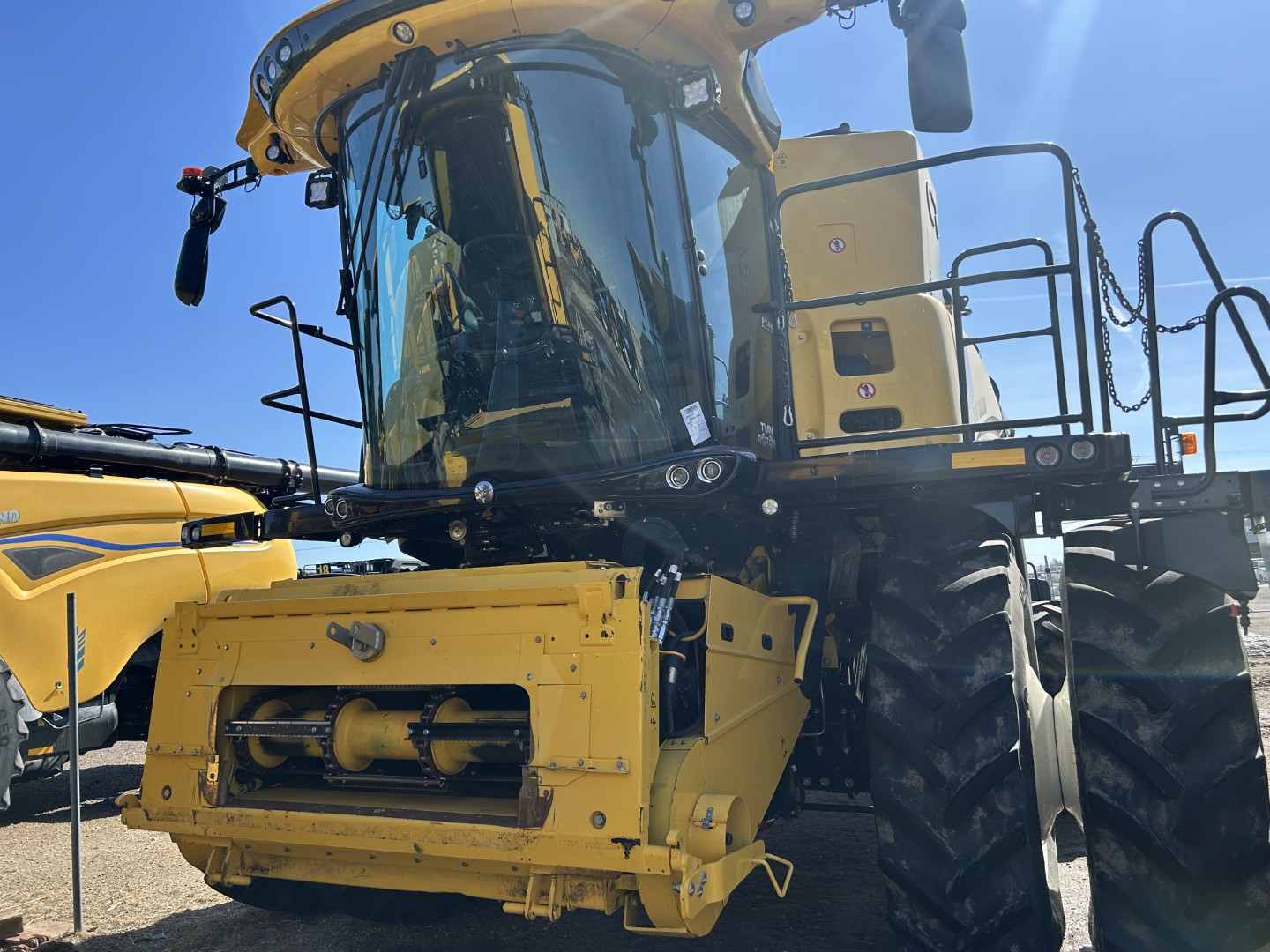 2025 New Holland CR9.90Z Combine